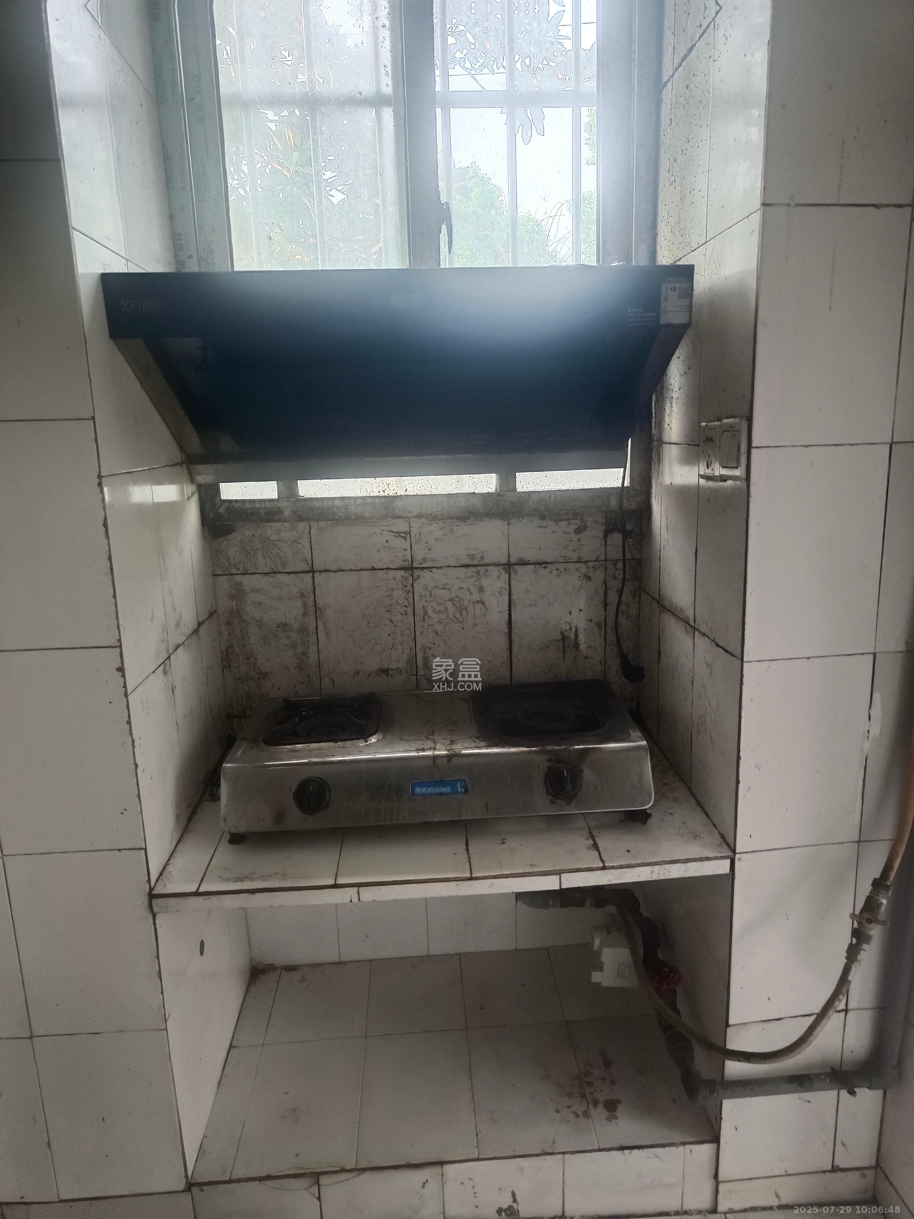 石岭塘社区兴安区  1室1厅1卫    1000.0元/月 石岭塘社区兴安区  1室1厅1卫    1000.0元/月室内图