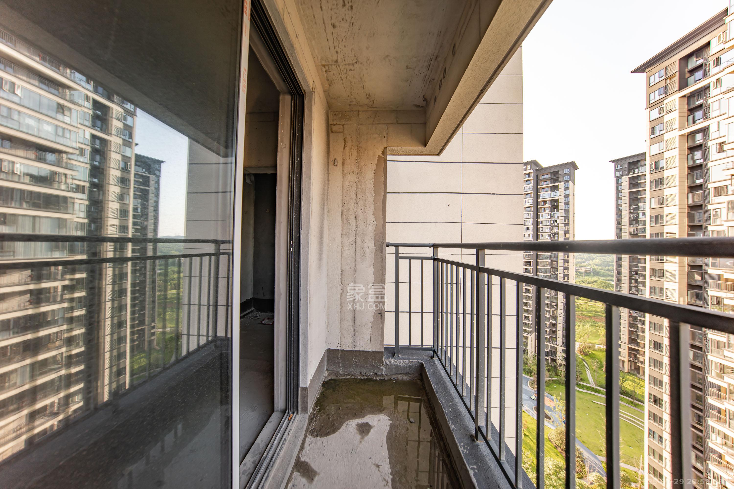 汉唐翰林府 4室2厅2卫 98.0万 汉唐翰林府 4室2厅2卫 98.0万阳台