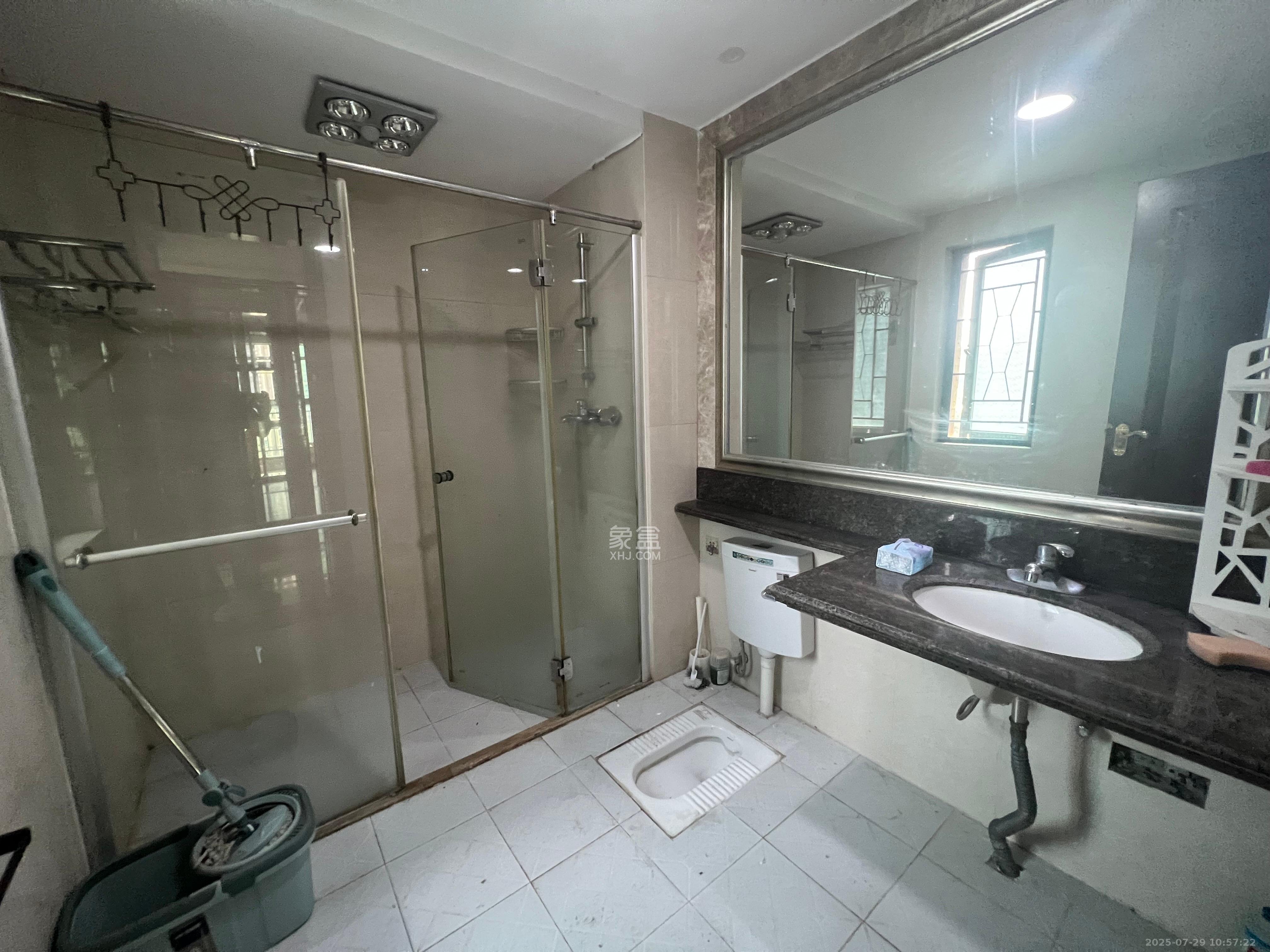 恒大雅苑 3室2厅2卫 2600.0元/月 恒大雅苑 3室2厅2卫 2600.0元/月室内图