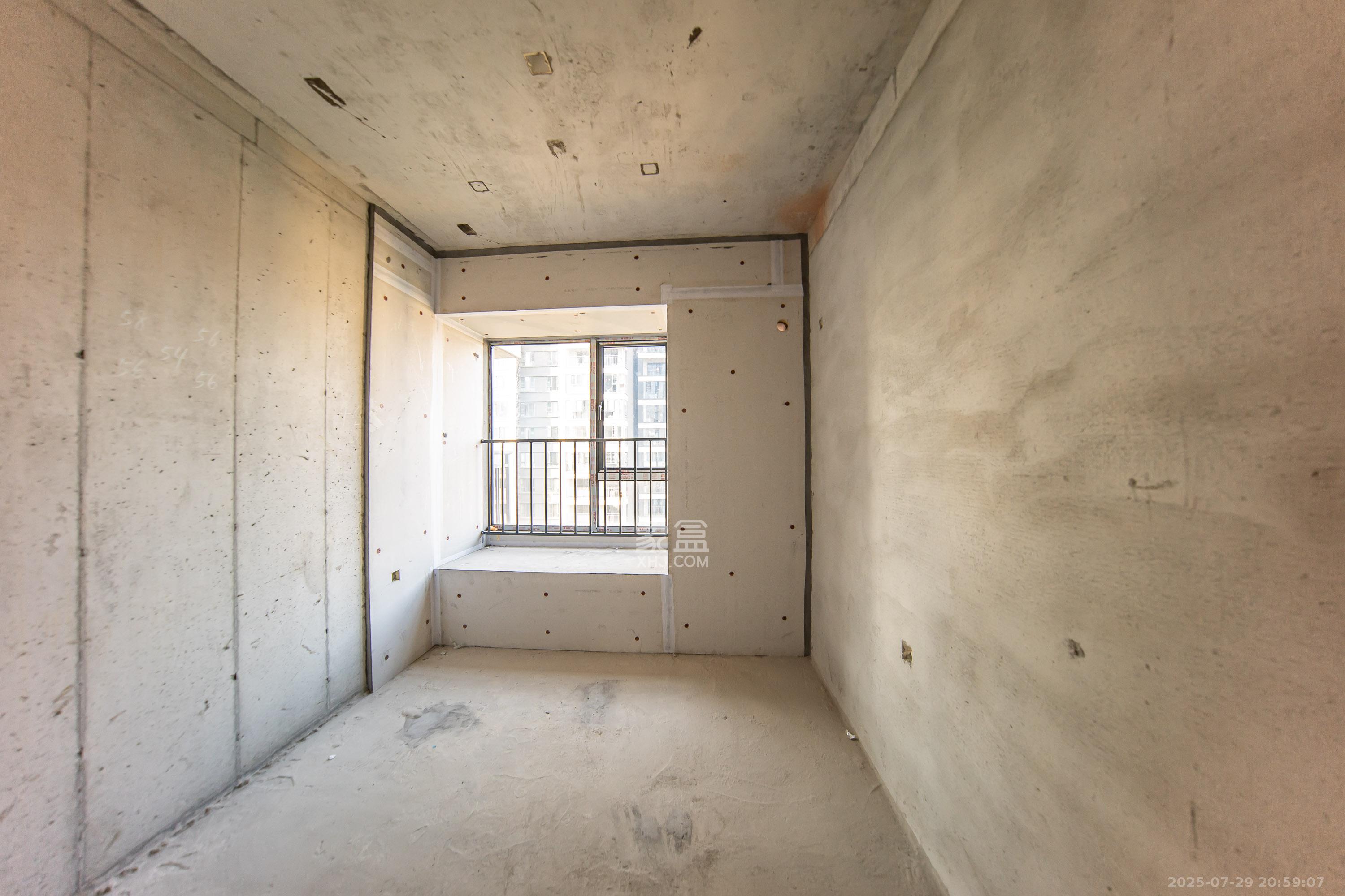 汉唐翰林府  4室2厅2卫    98.0万卧室