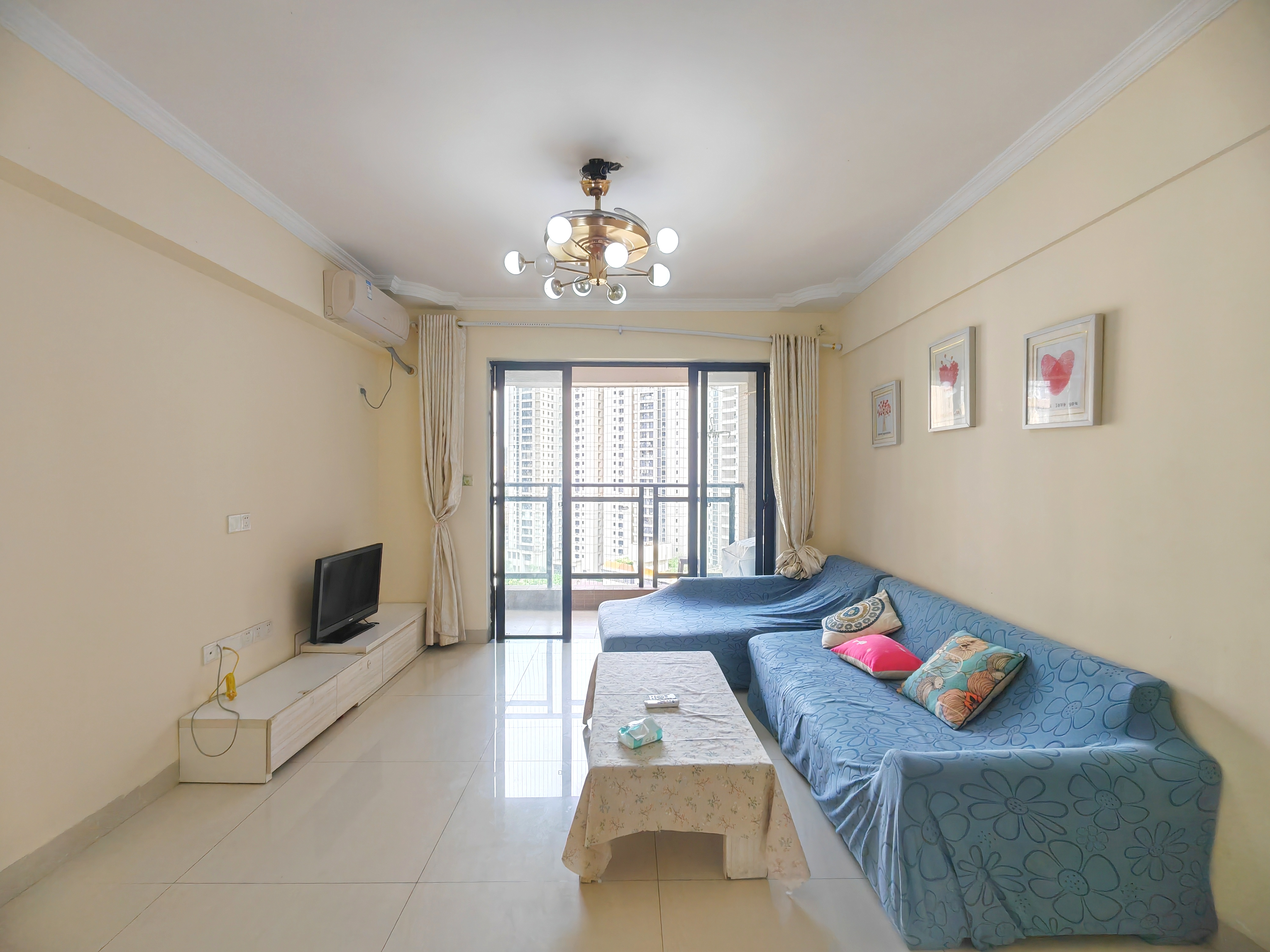 正大豪庭 3室2厅1卫 150.0万 正大豪庭 3室2厅1卫 150.0万客厅