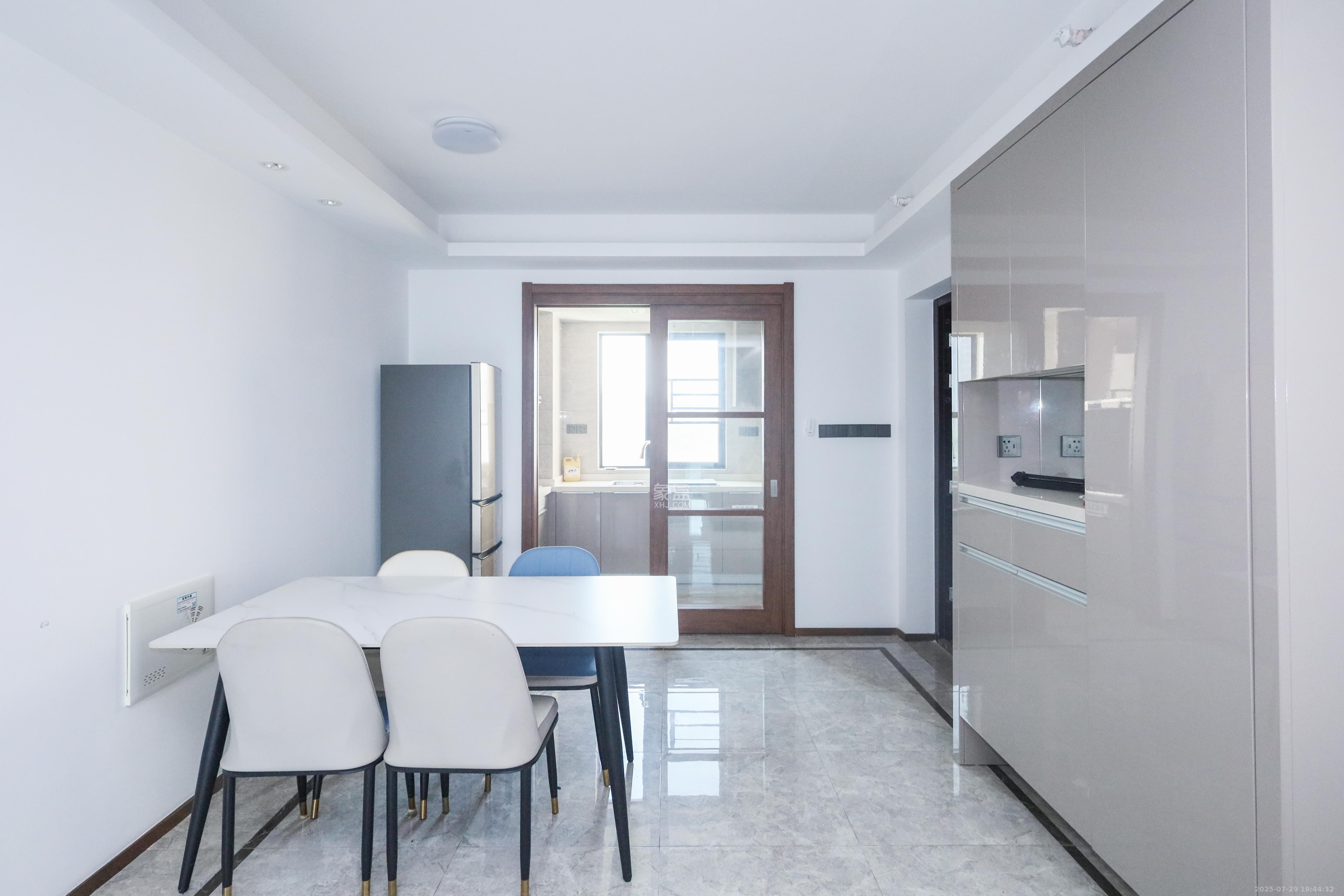 梅溪悦章 4室2厅2卫 170.0万 梅溪悦章 4室2厅2卫 170.0万客厅