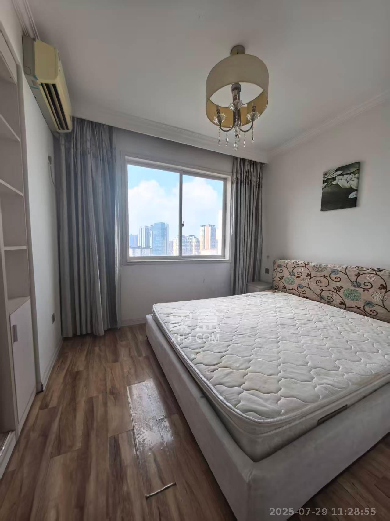 银轩铭誉(四海怡家) 3室1厅1卫 2700.0元/月 银轩铭誉(四海怡家) 3室1厅1卫 2700.0元/月室内图