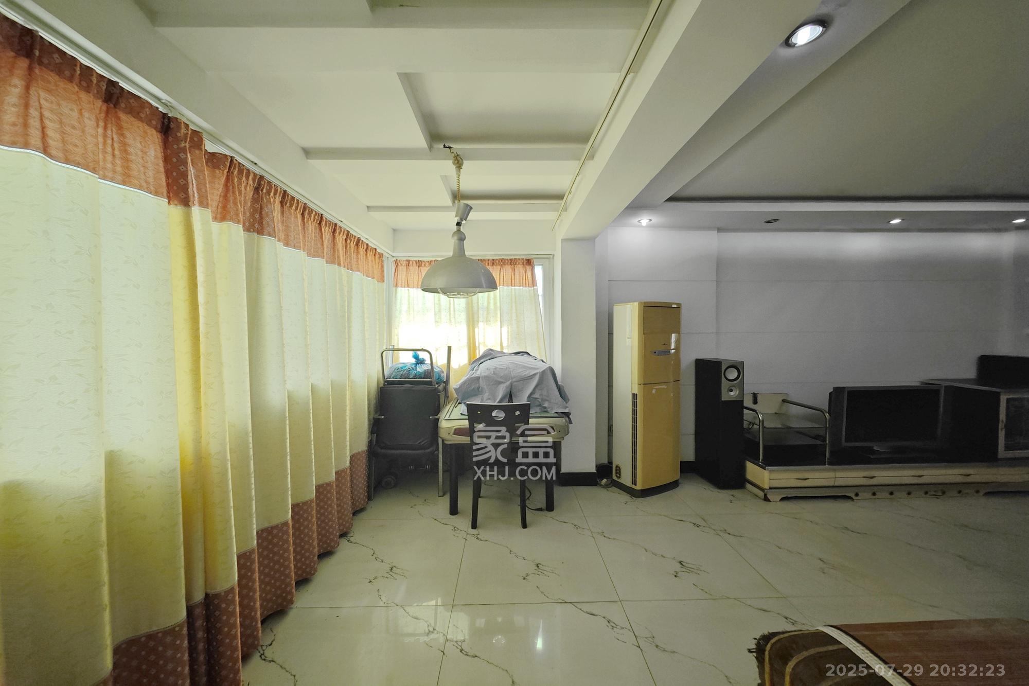 今利园  3室2厅2卫    101.8万阳台