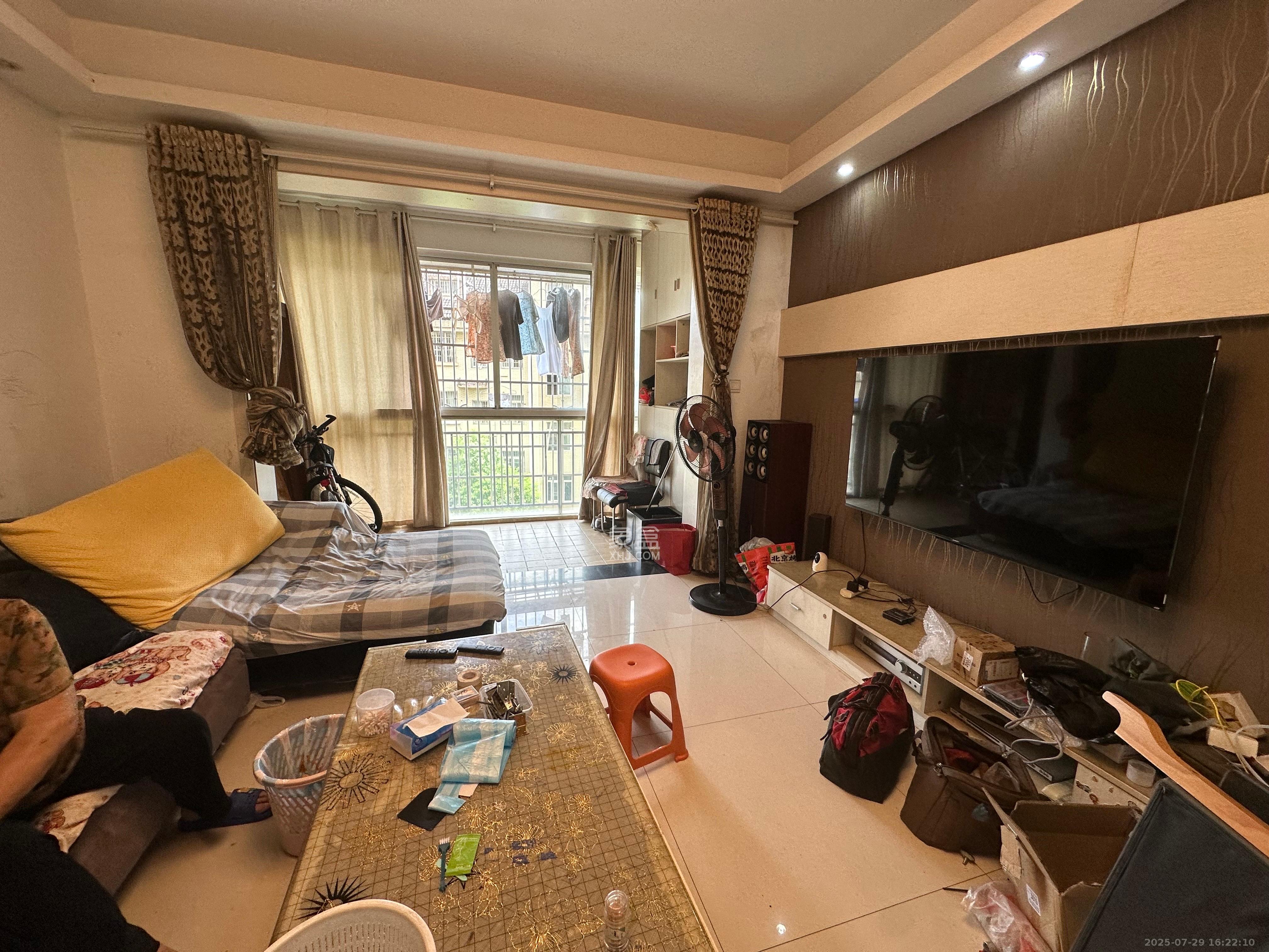 鄱阳小区  3室2厅2卫    2000.0元/月室内图