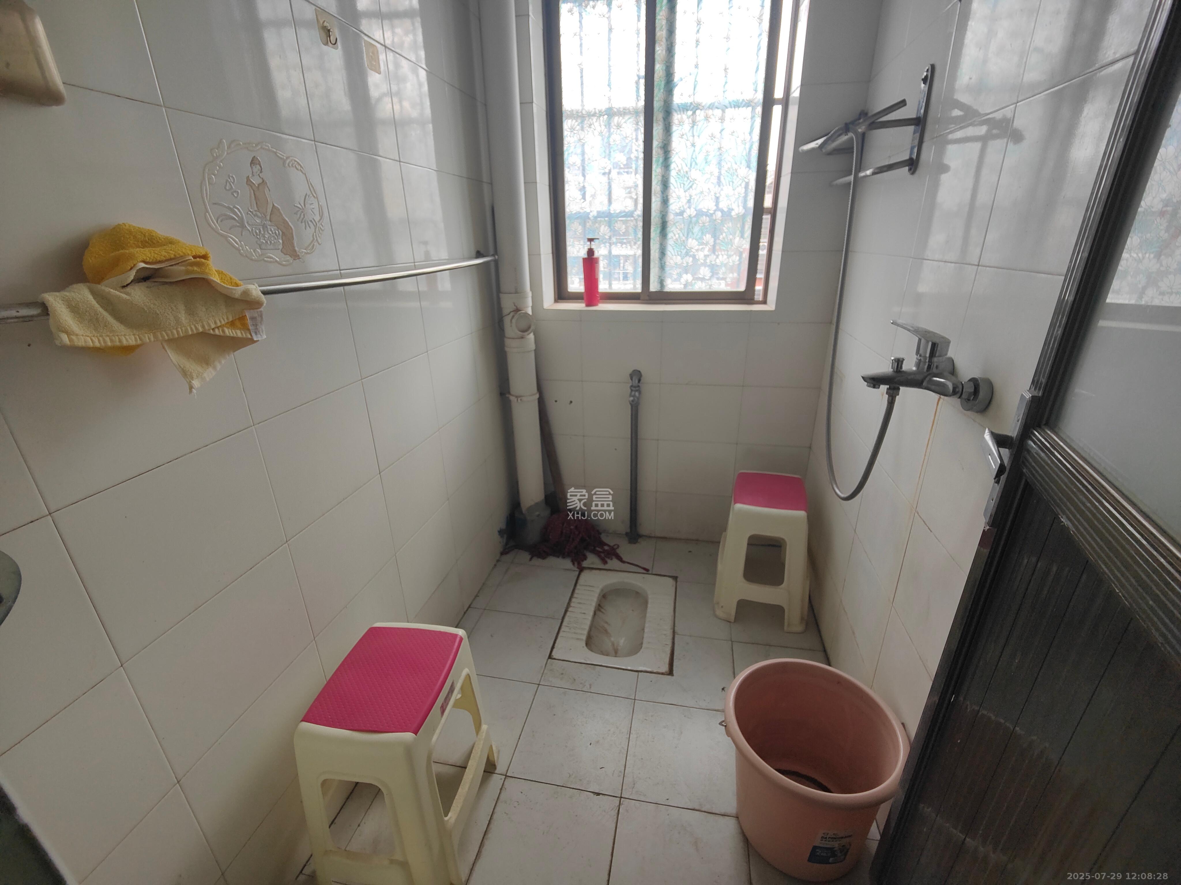 莲湖汽配城 3室2厅1卫 1200.0元/月 莲湖汽配城 3室2厅1卫 1200.0元/月室内图