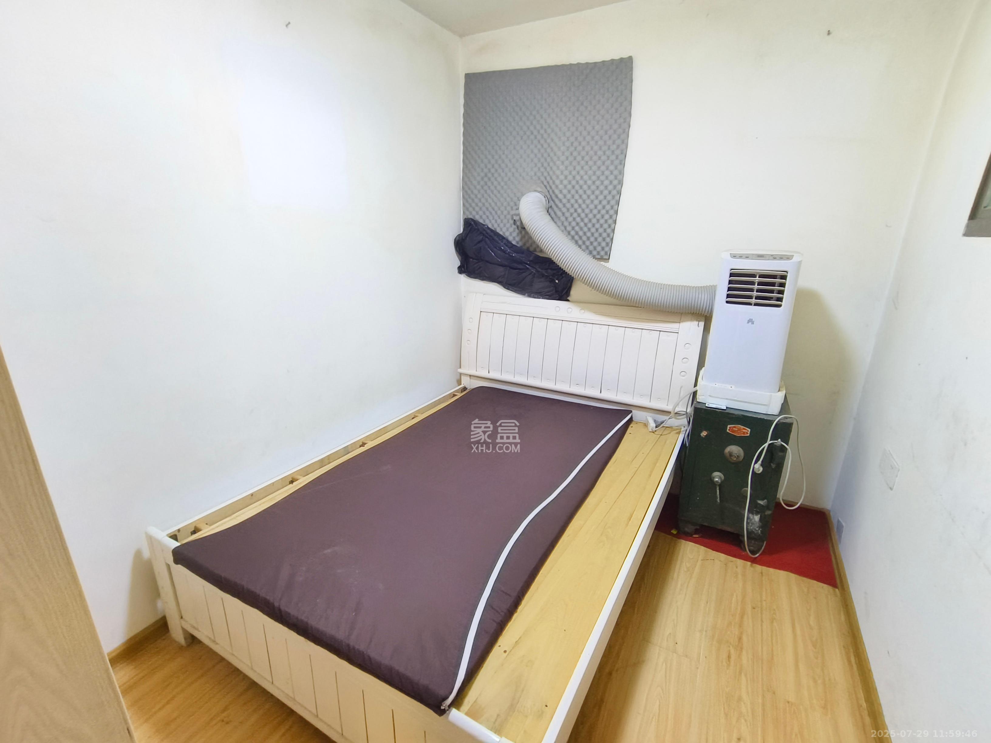 坡子街综合楼 2室1厅1卫 1600.0元/月 坡子街综合楼 2室1厅1卫 1600.0元/月室内图