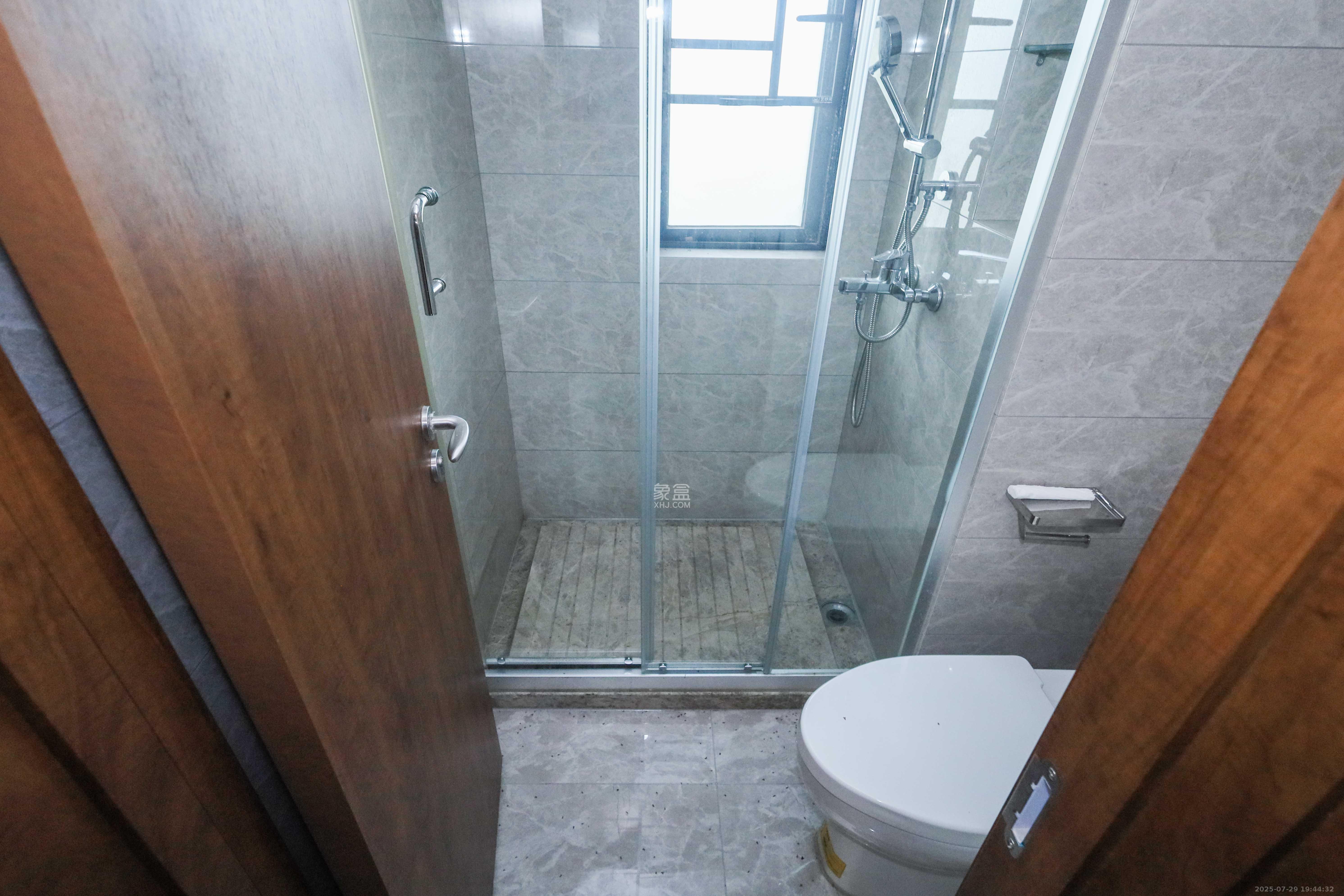 梅溪悦章  4室2厅2卫    170.0万卫生间