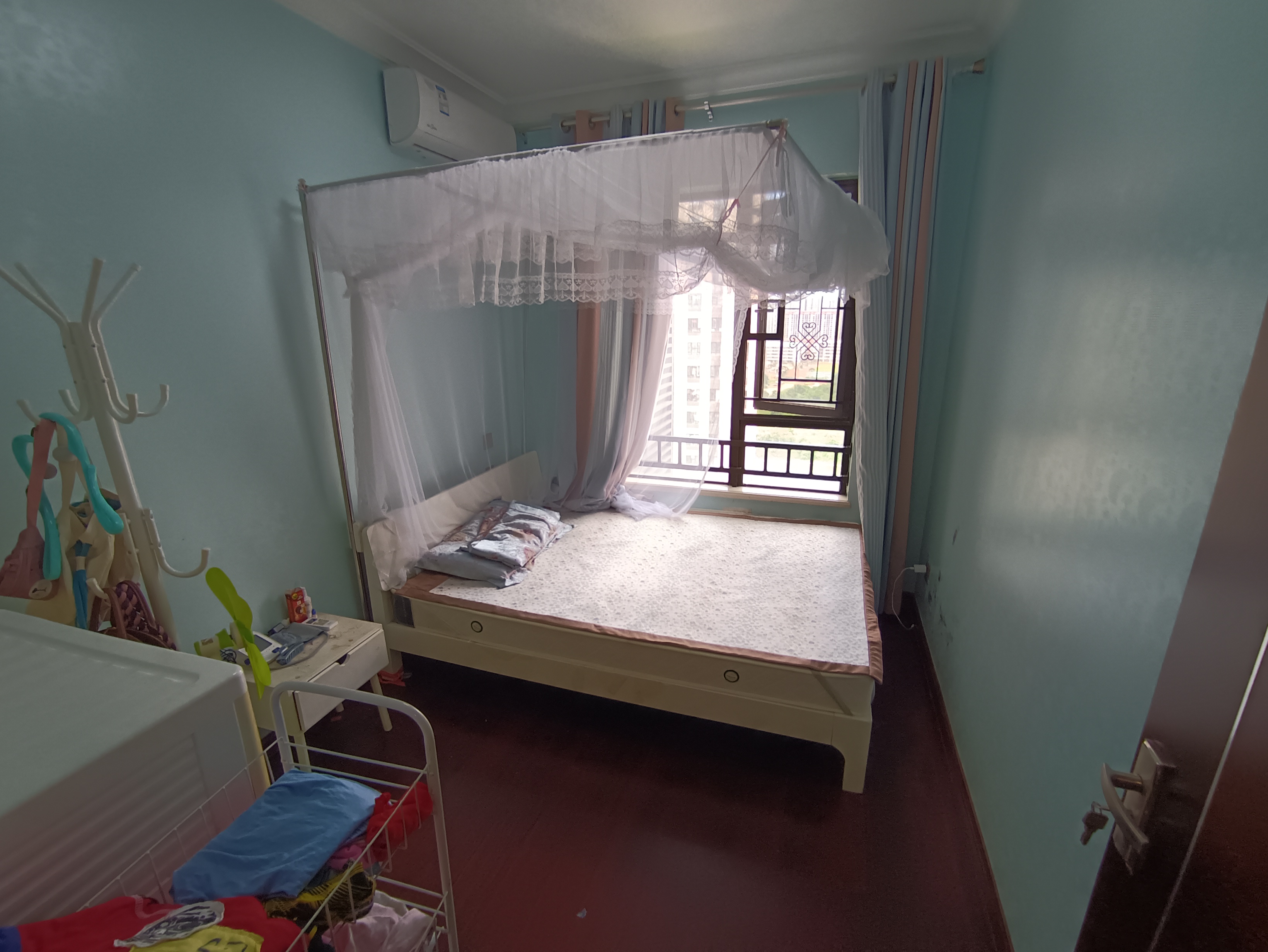 中海锦城 3室2厅2卫 165.0万 中海锦城 3室2厅2卫 165.0万客厅