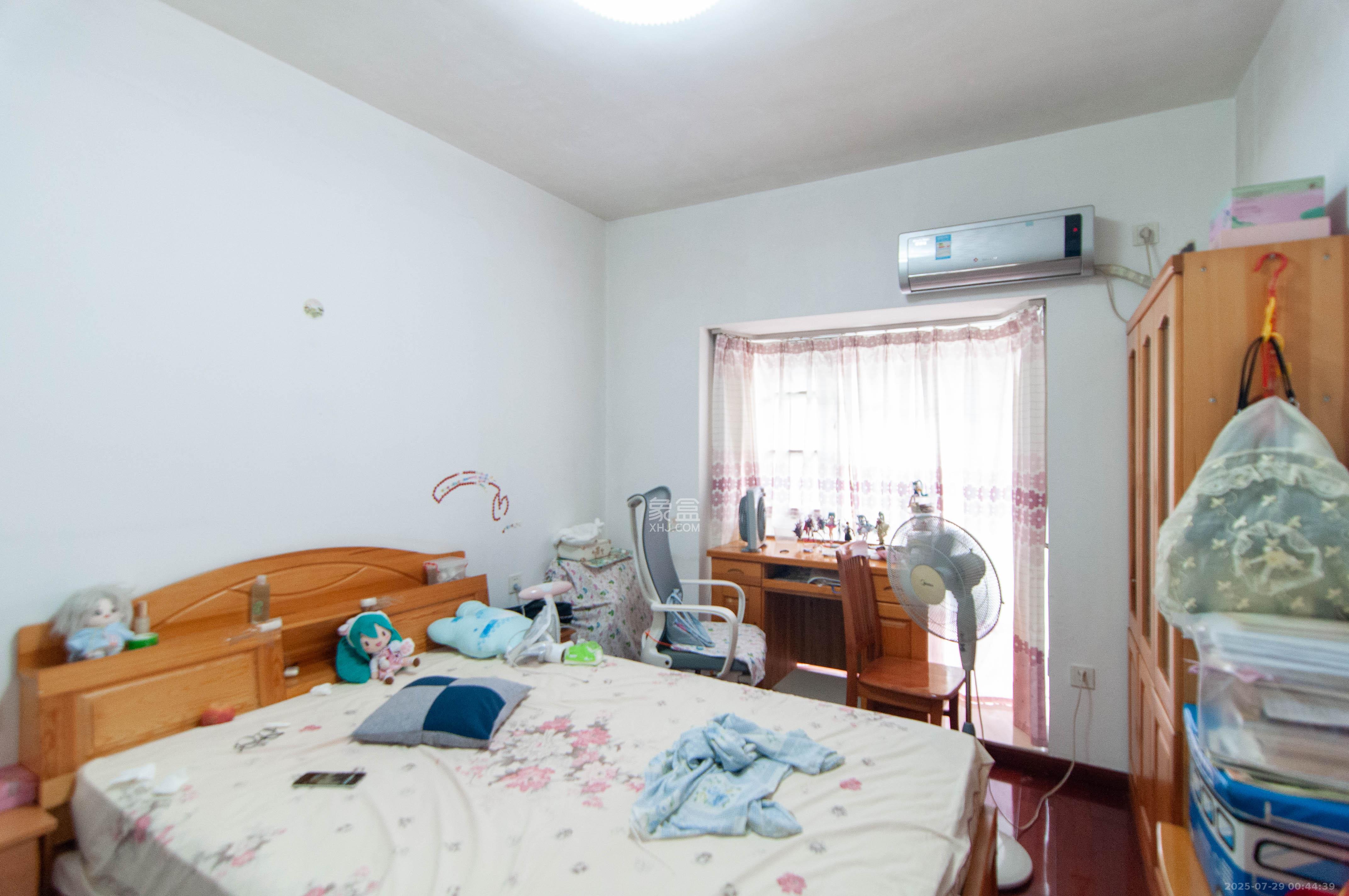 西点公园里  3室2厅2卫    140.0万其他