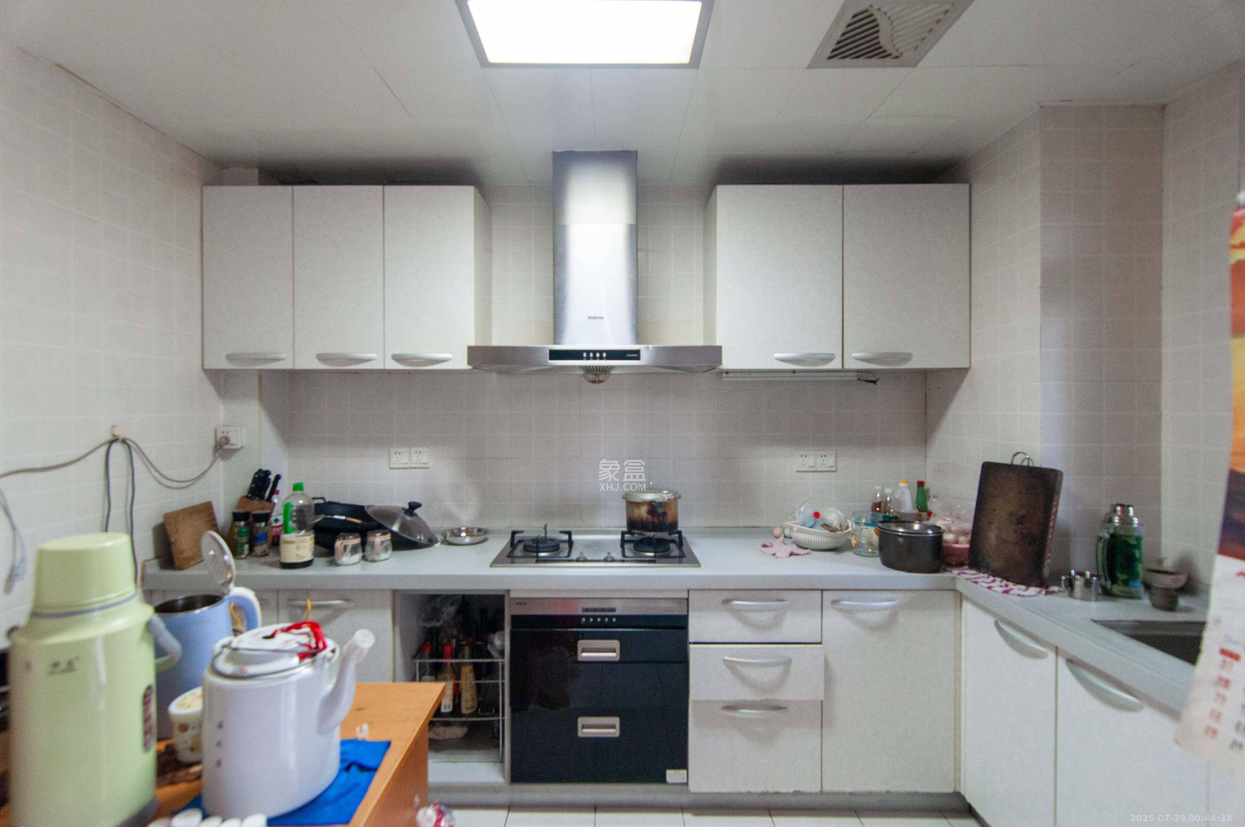 西点公园里 3室2厅2卫 140.0万 西点公园里 3室2厅2卫 140.0万厨房