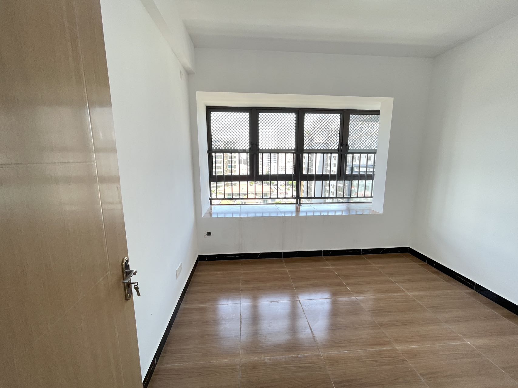 坡博家园三区 4室2厅2卫 176.0万 坡博家园三区 4室2厅2卫 176.0万室内图