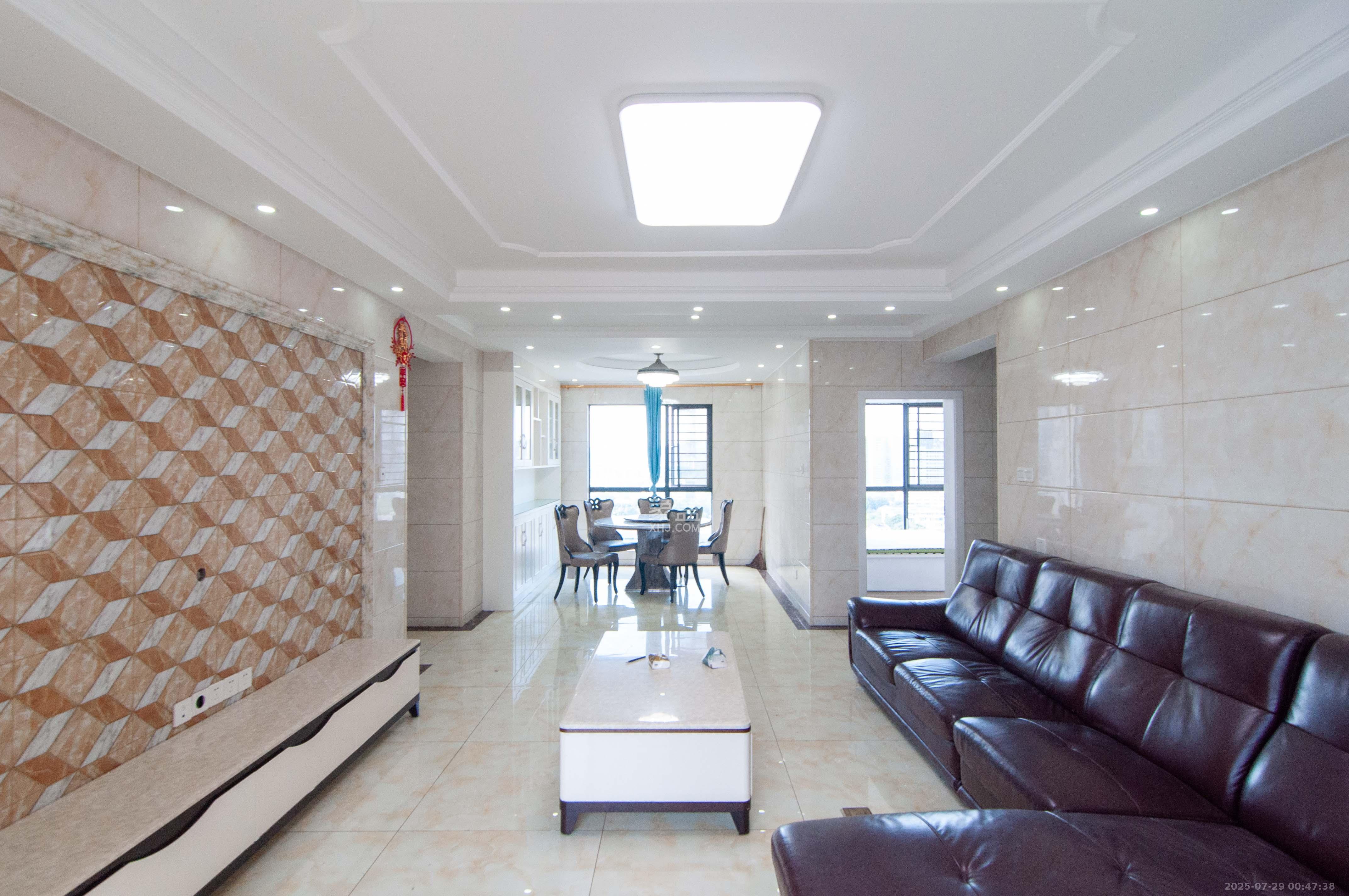 振业城二期 4室2厅2卫 188.0万 振业城二期 4室2厅2卫 188.0万客厅