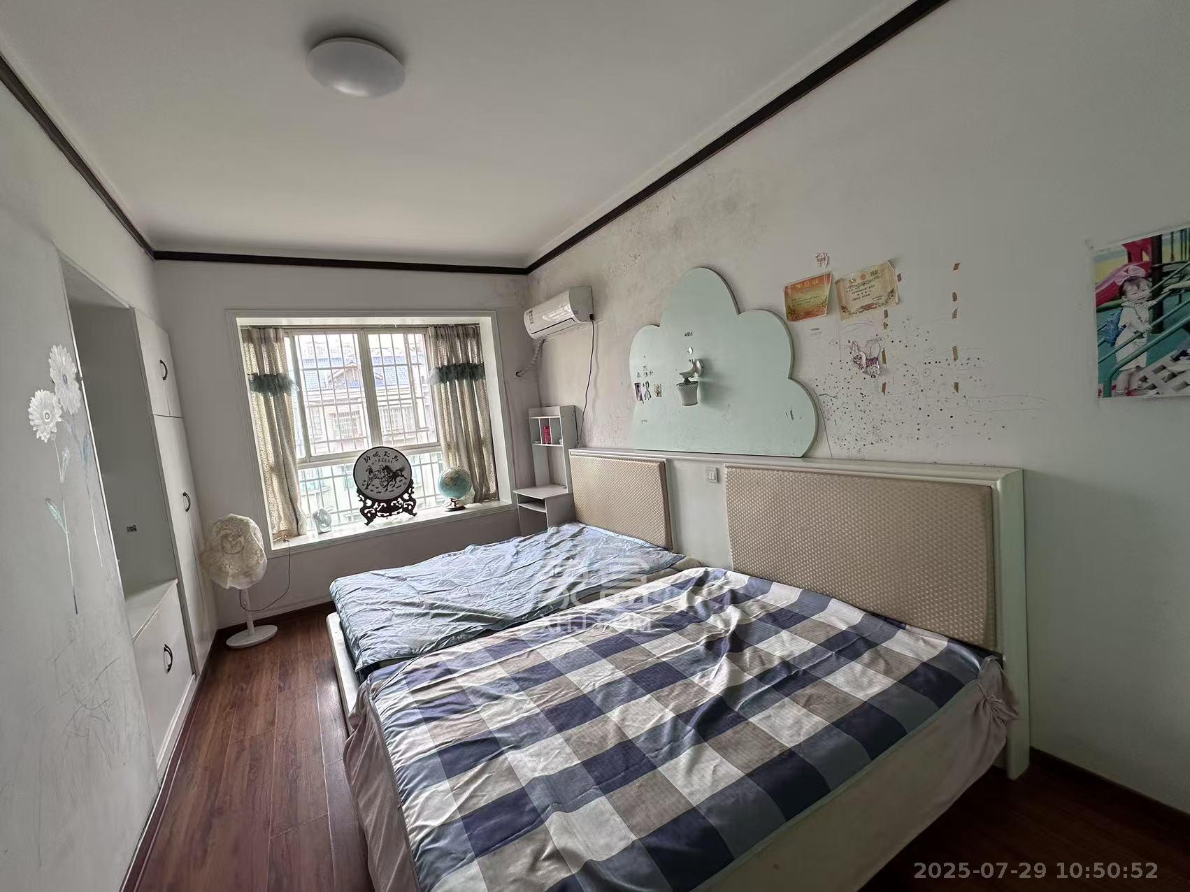 金侨世纪苑  4室2厅2卫    39.8万客厅