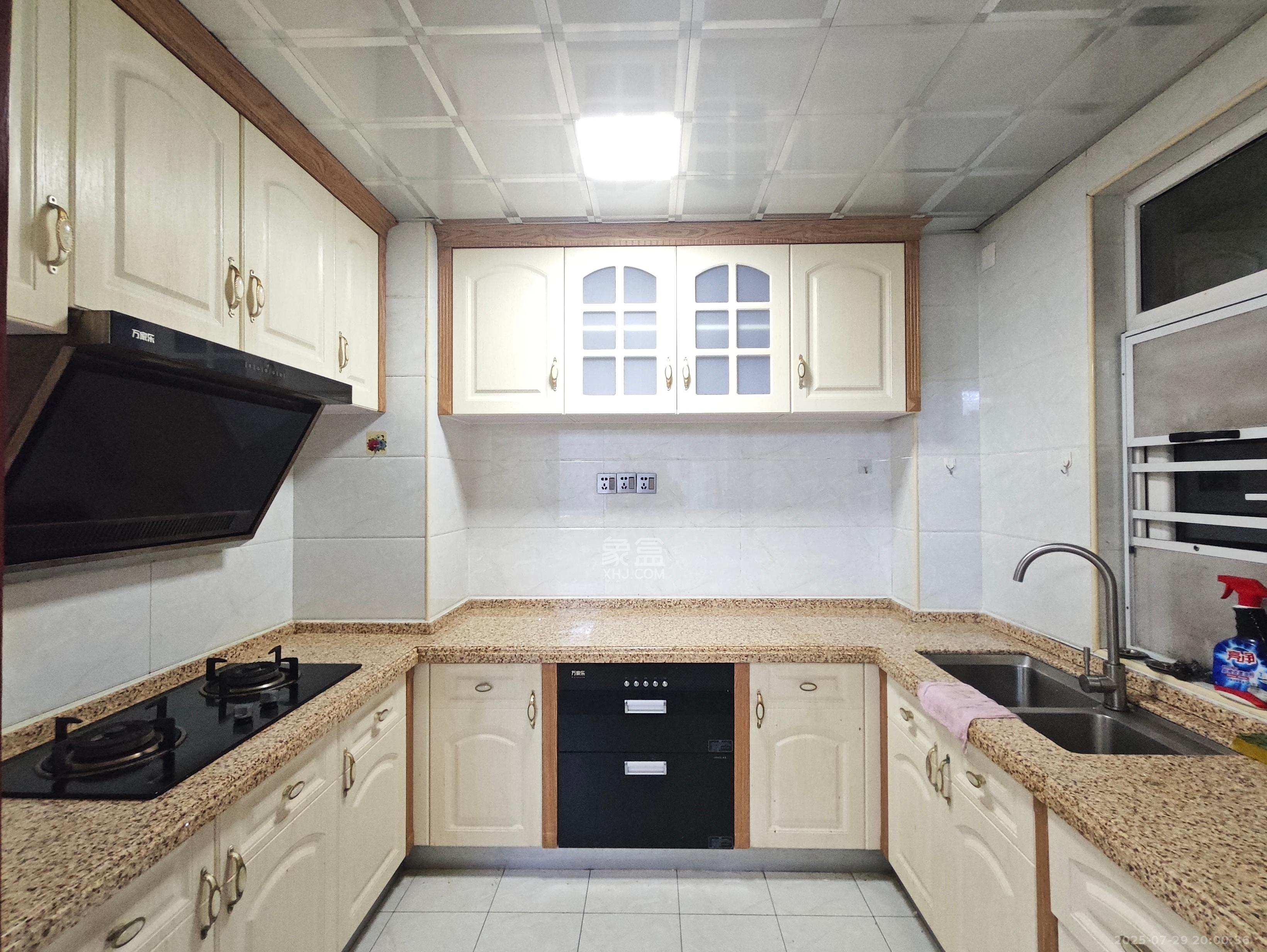 米兰春天 3室2厅1卫 2100.0元/月 米兰春天 3室2厅1卫 2100.0元/月室内图