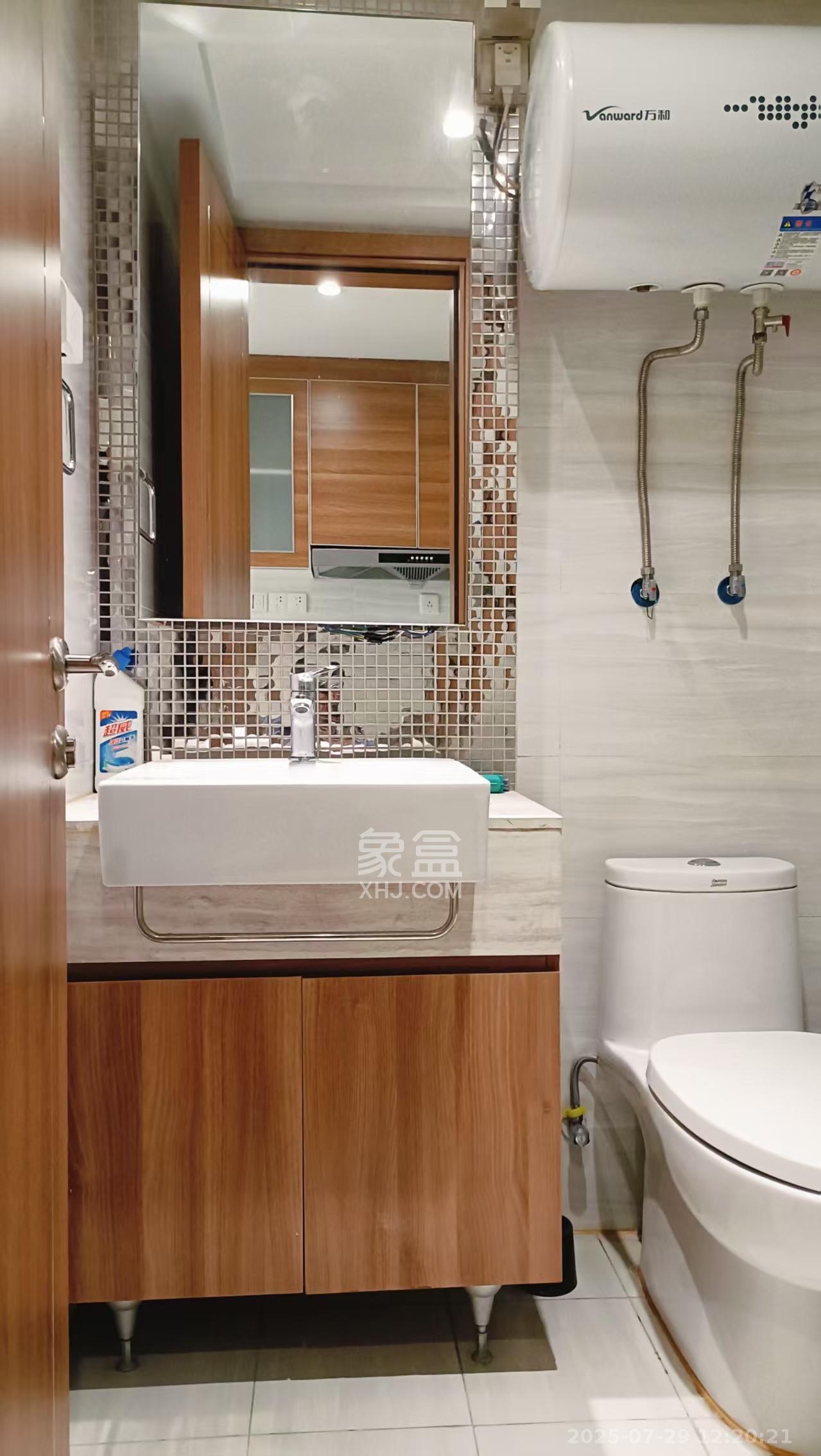 恒大国际广场  1室1厅1卫    1600.0元/月 恒大国际广场  1室1厅1卫    1600.0元/月室内图1