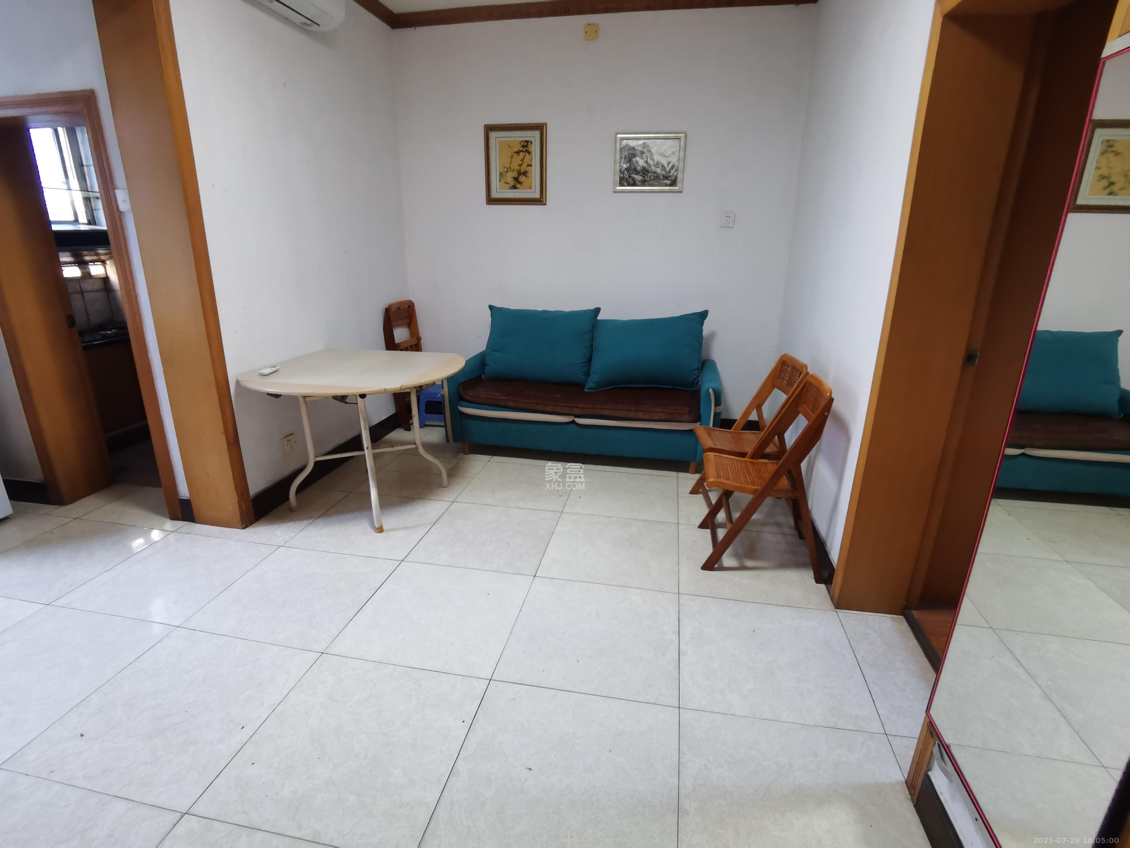 长邮一村(邮电宿舍)  2室2厅1卫    1600.0元/月 长邮一村(邮电宿舍)  2室2厅1卫    1600.0元/月室内图