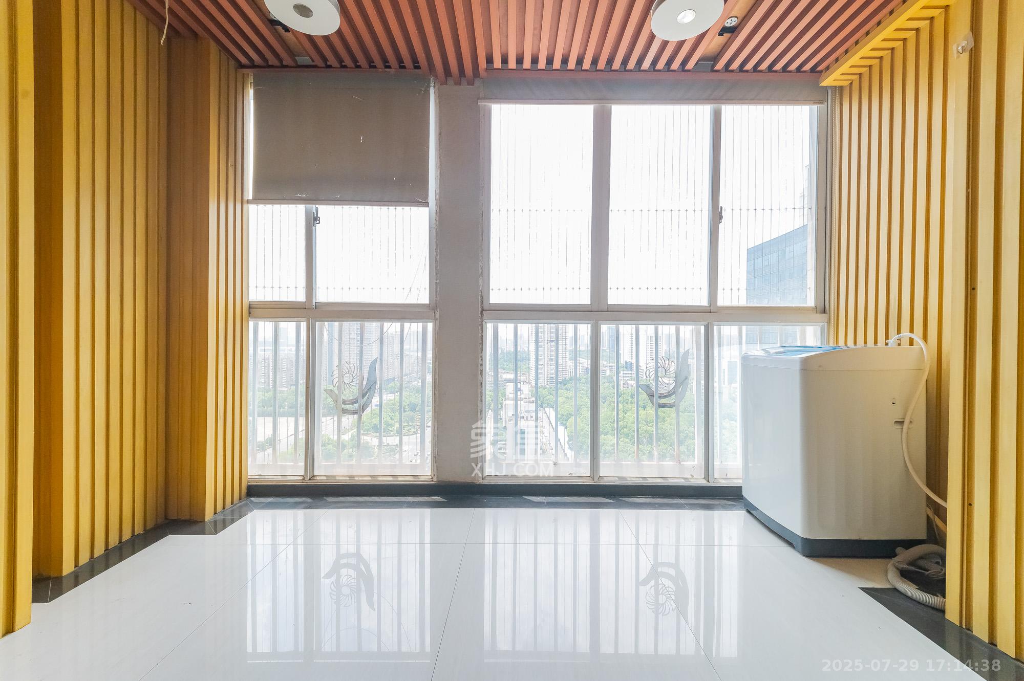 开源鑫景 3室2厅2卫 78.0万 开源鑫景 3室2厅2卫 78.0万阳台