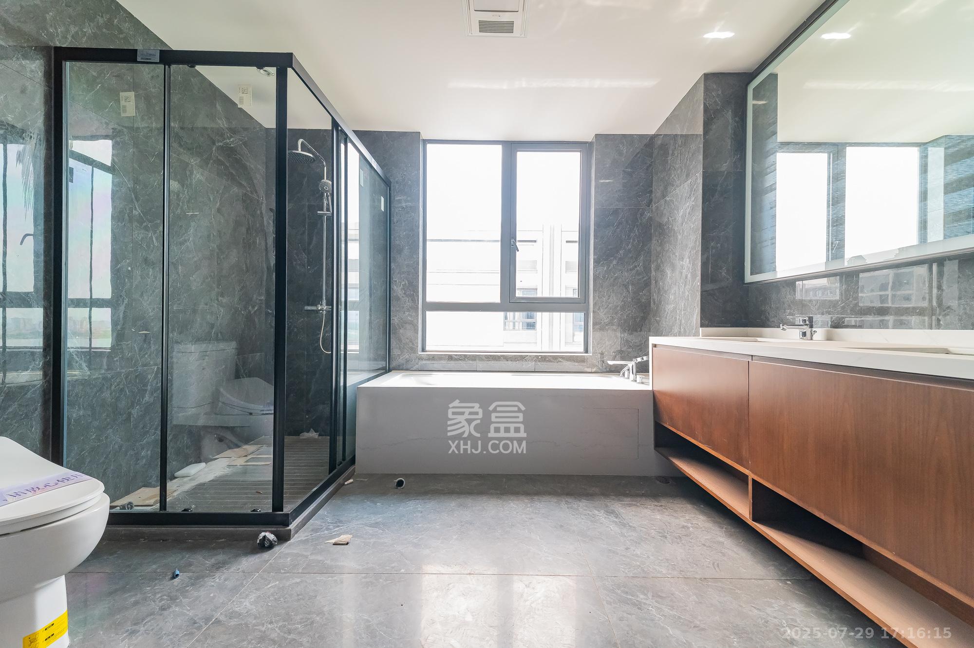 万科松湖天地  4室2厅3卫    395.0万 万科松湖天地  4室2厅3卫    395.0万其他