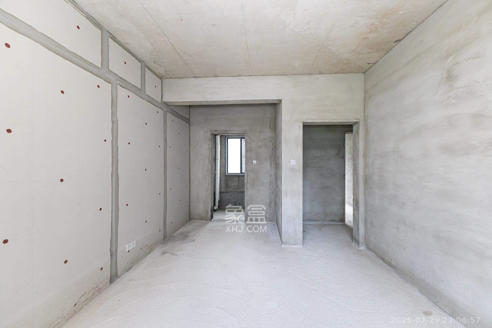 滨江学府  4室2厅2卫   132.00万卧室