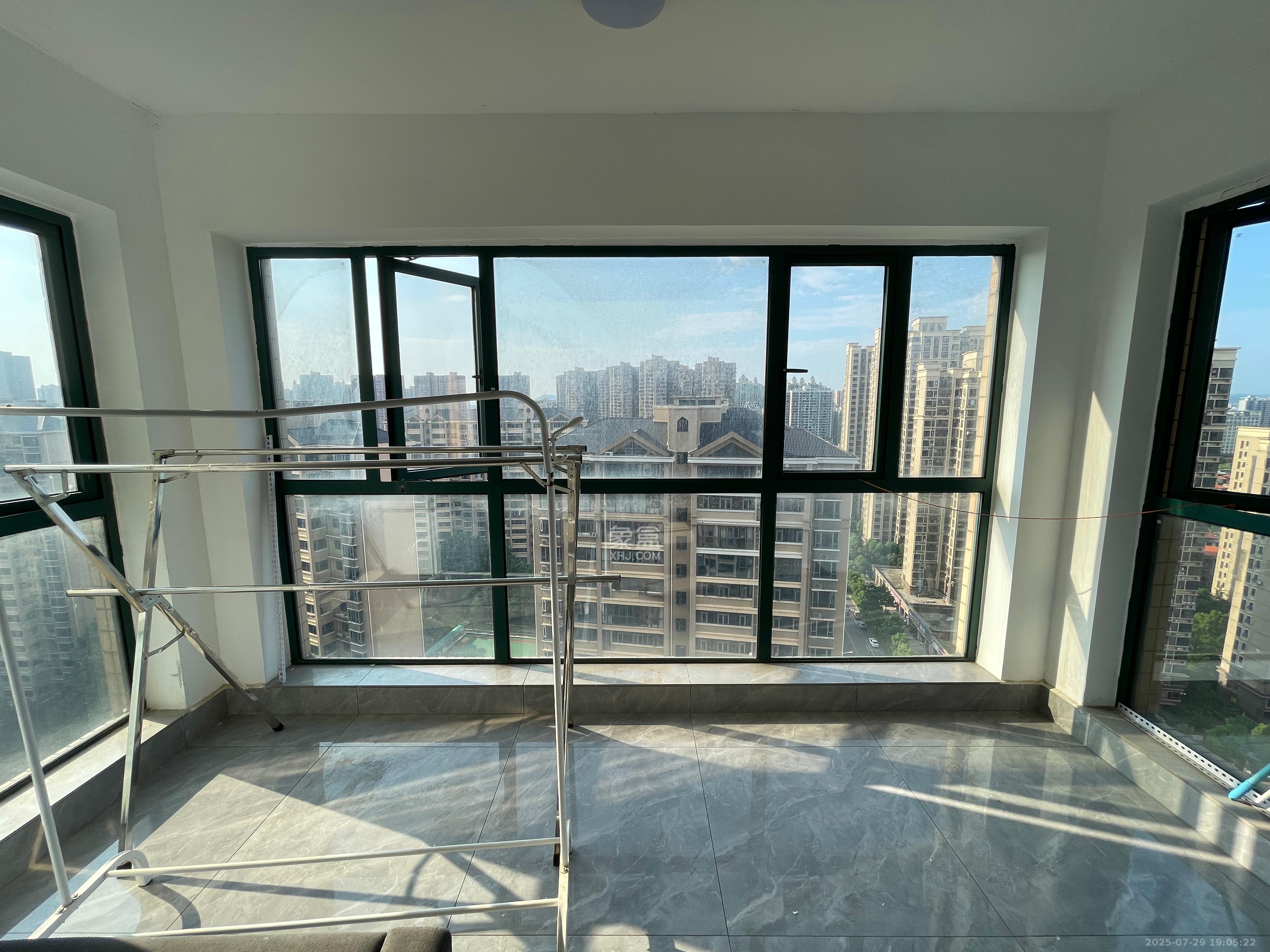 金湘苑(星澜之悦) 4室2厅2卫 2500.0元/月 金湘苑(星澜之悦) 4室2厅2卫 2500.0元/月室内图