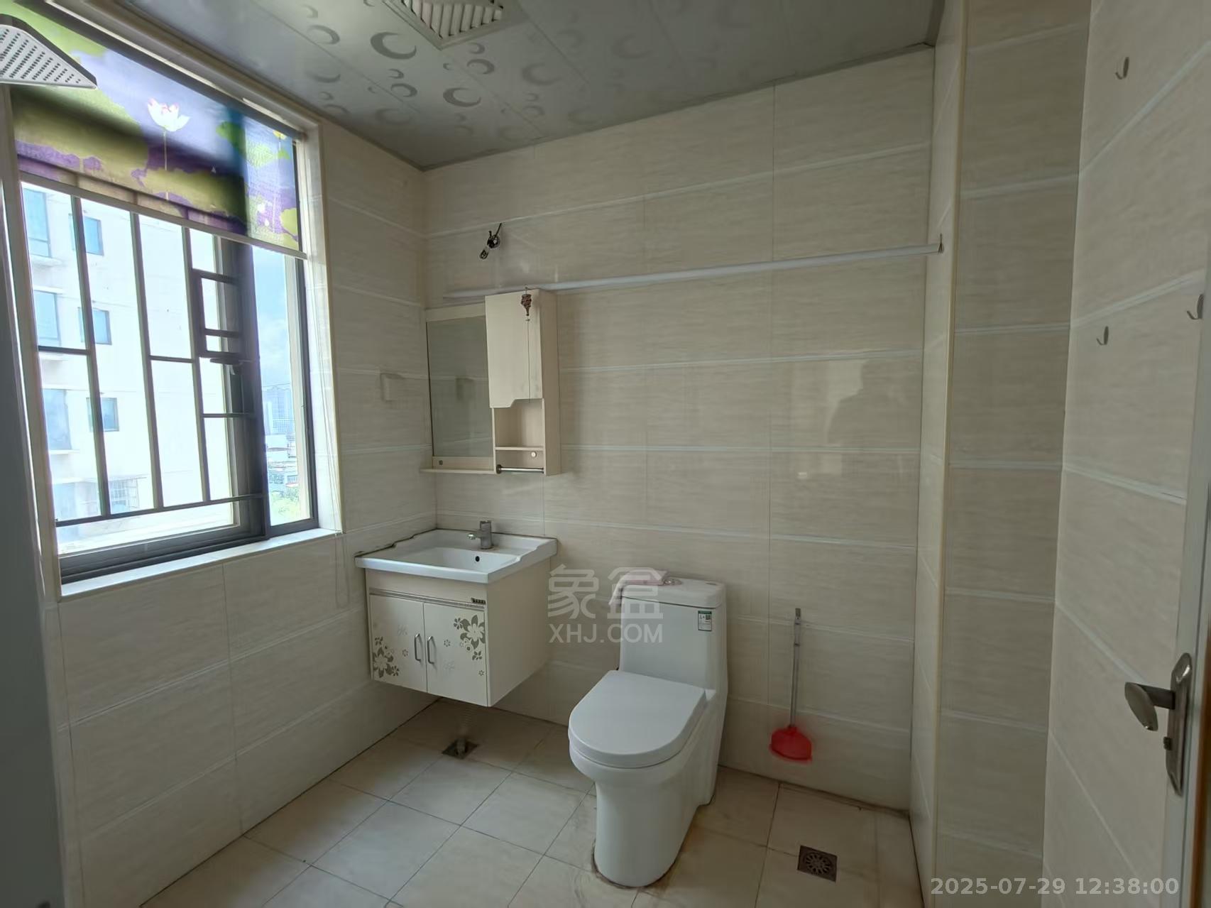 华晨御园 3室2厅2卫 2000.0元/月 华晨御园 3室2厅2卫 2000.0元/月室内图