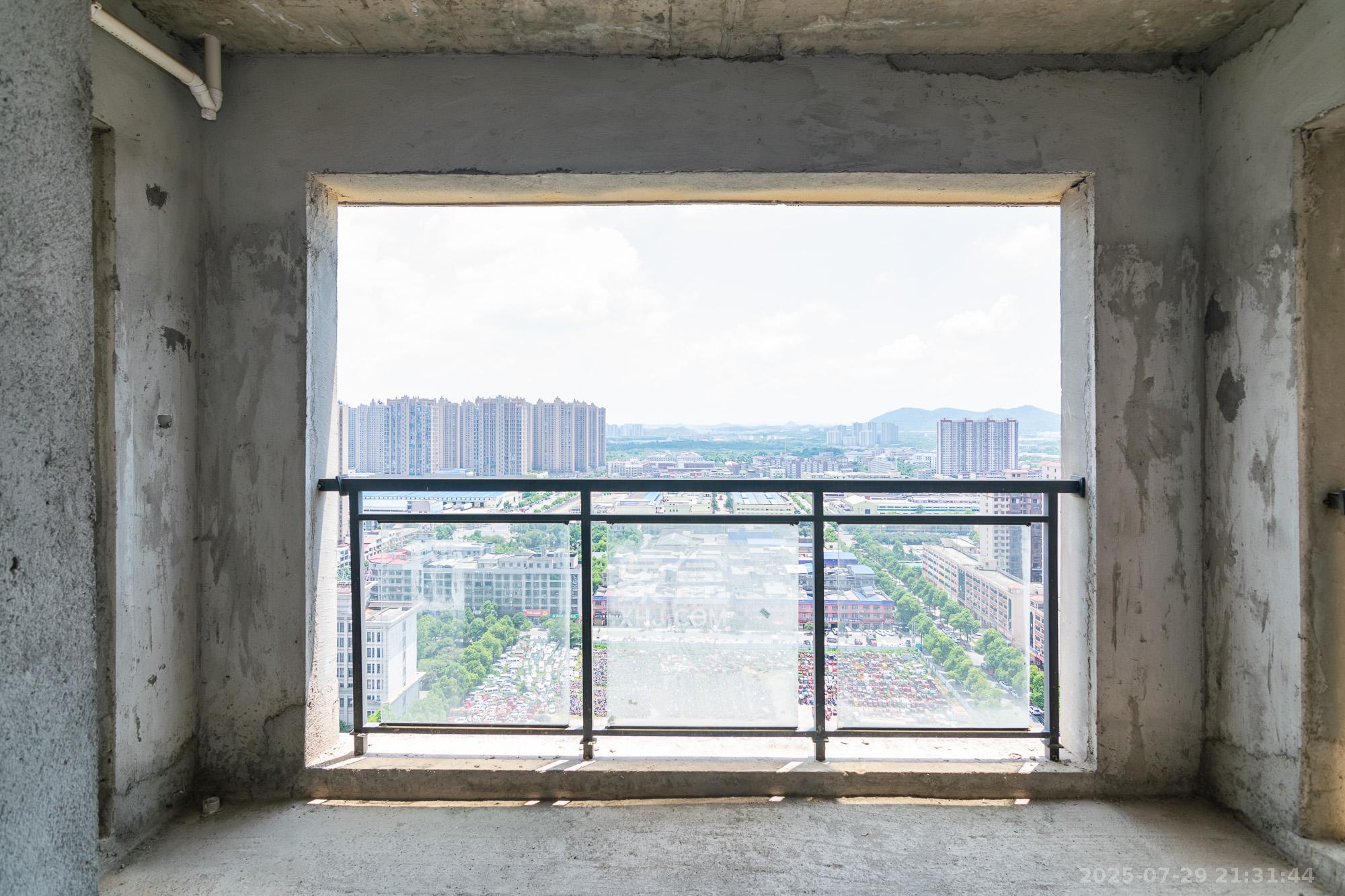 领航公馆  4室2厅2卫    53.0万 领航公馆  4室2厅2卫    53.0万阳台