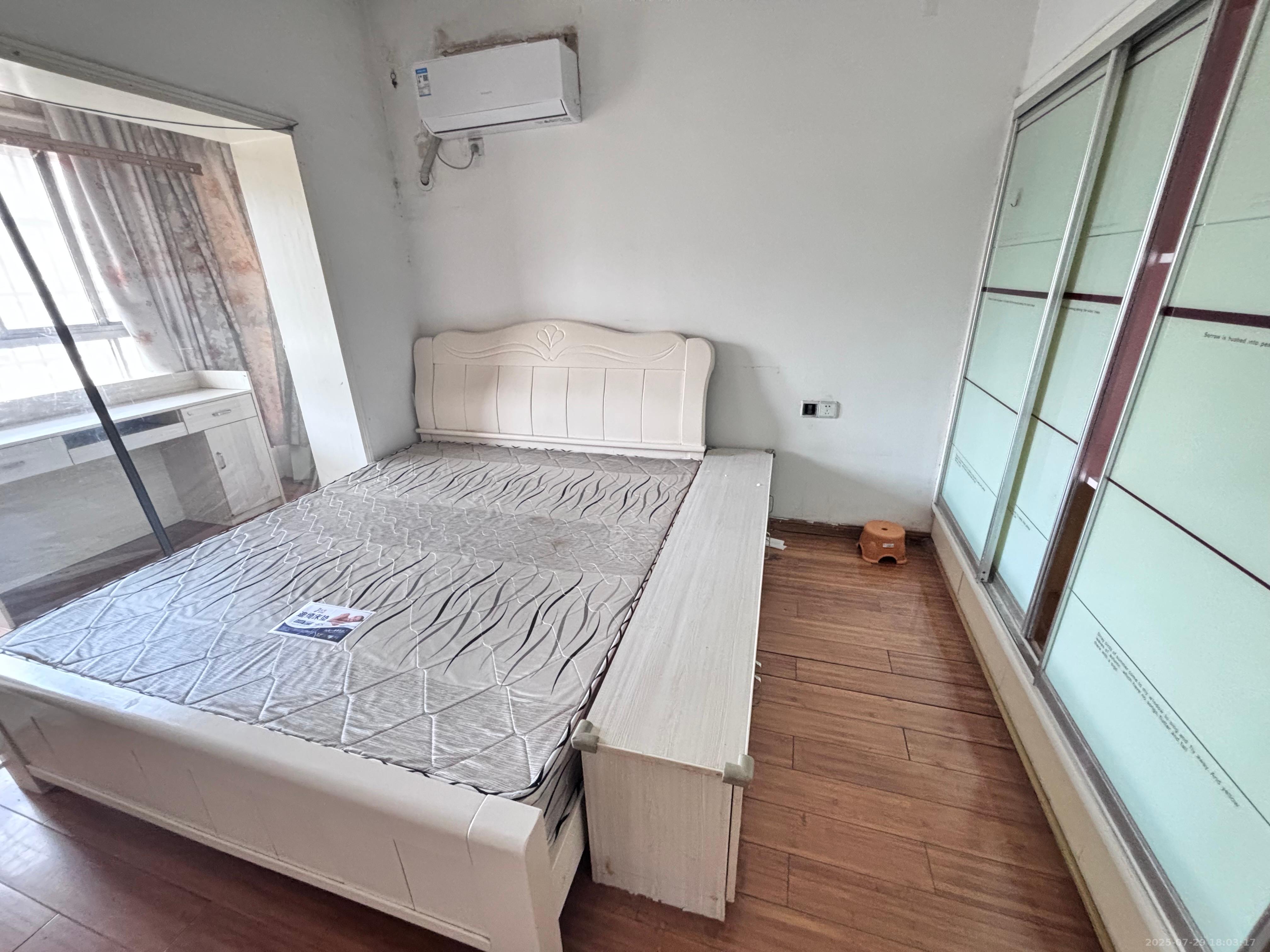 金色地标  1室0厅0卫    1000.0元/月 金色地标  1室0厅0卫    1000.0元/月室内图