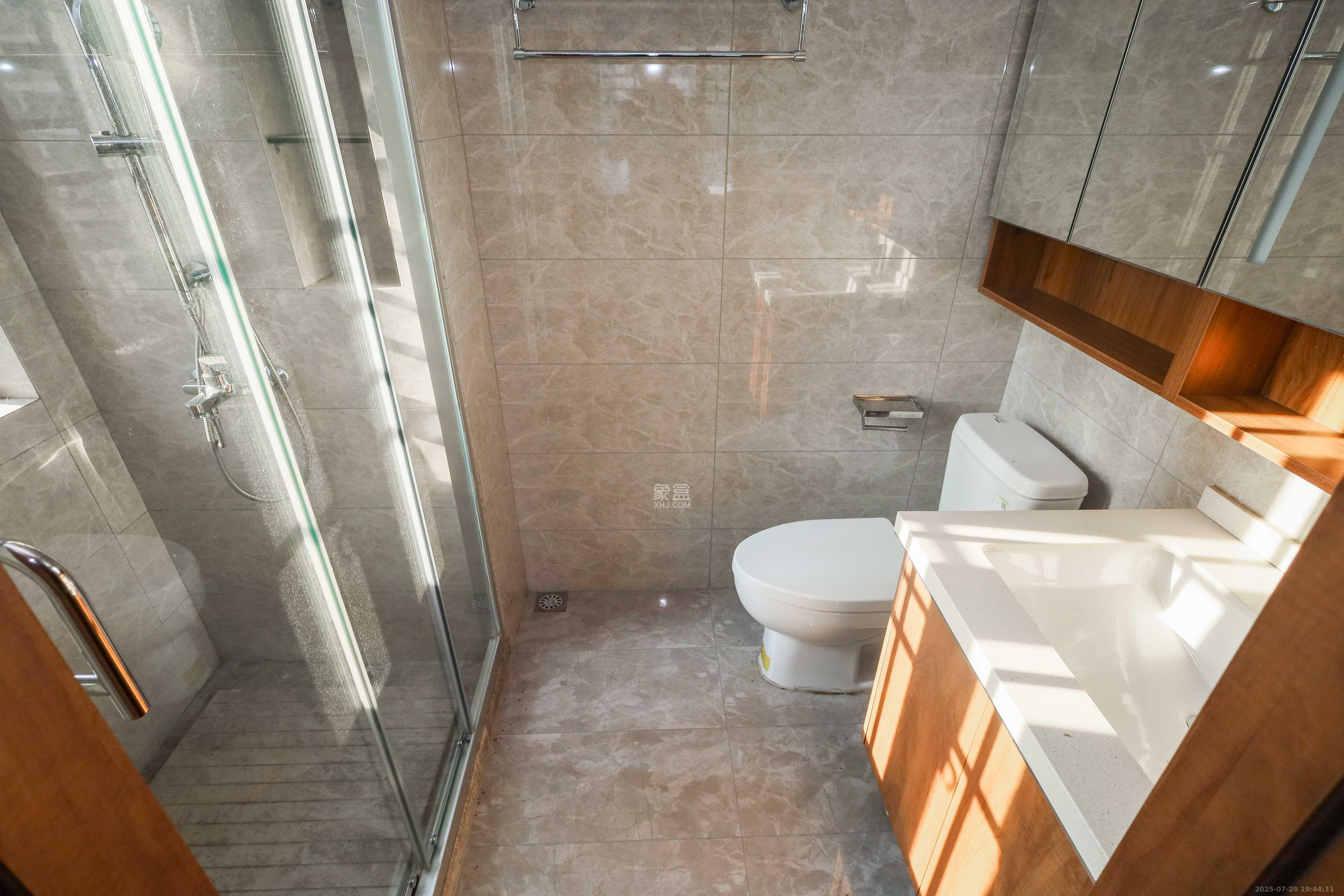 梅溪悦章  4室2厅2卫    170.0万卫生间