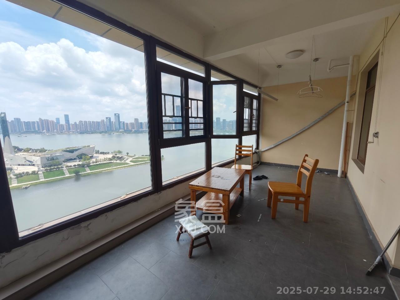恒大御景半岛湘江苑（恒大御景半岛一期）  4室2厅2卫    4500.0元/月