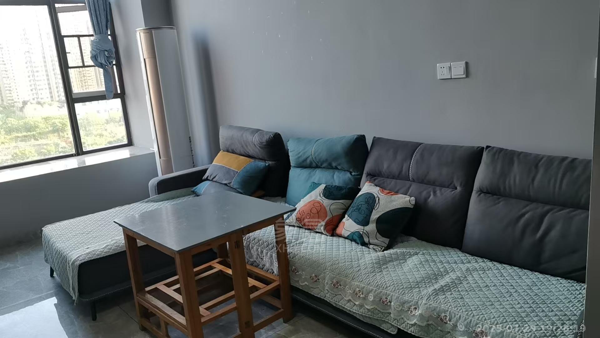 紫金华府 1室1厅1卫 1300.0元/月 紫金华府 1室1厅1卫 1300.0元/月室内图