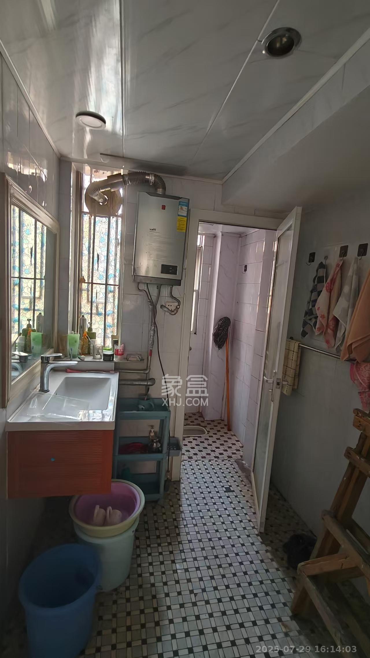 文艺路散盘  2室1厅1卫    2200.0元/月室内图