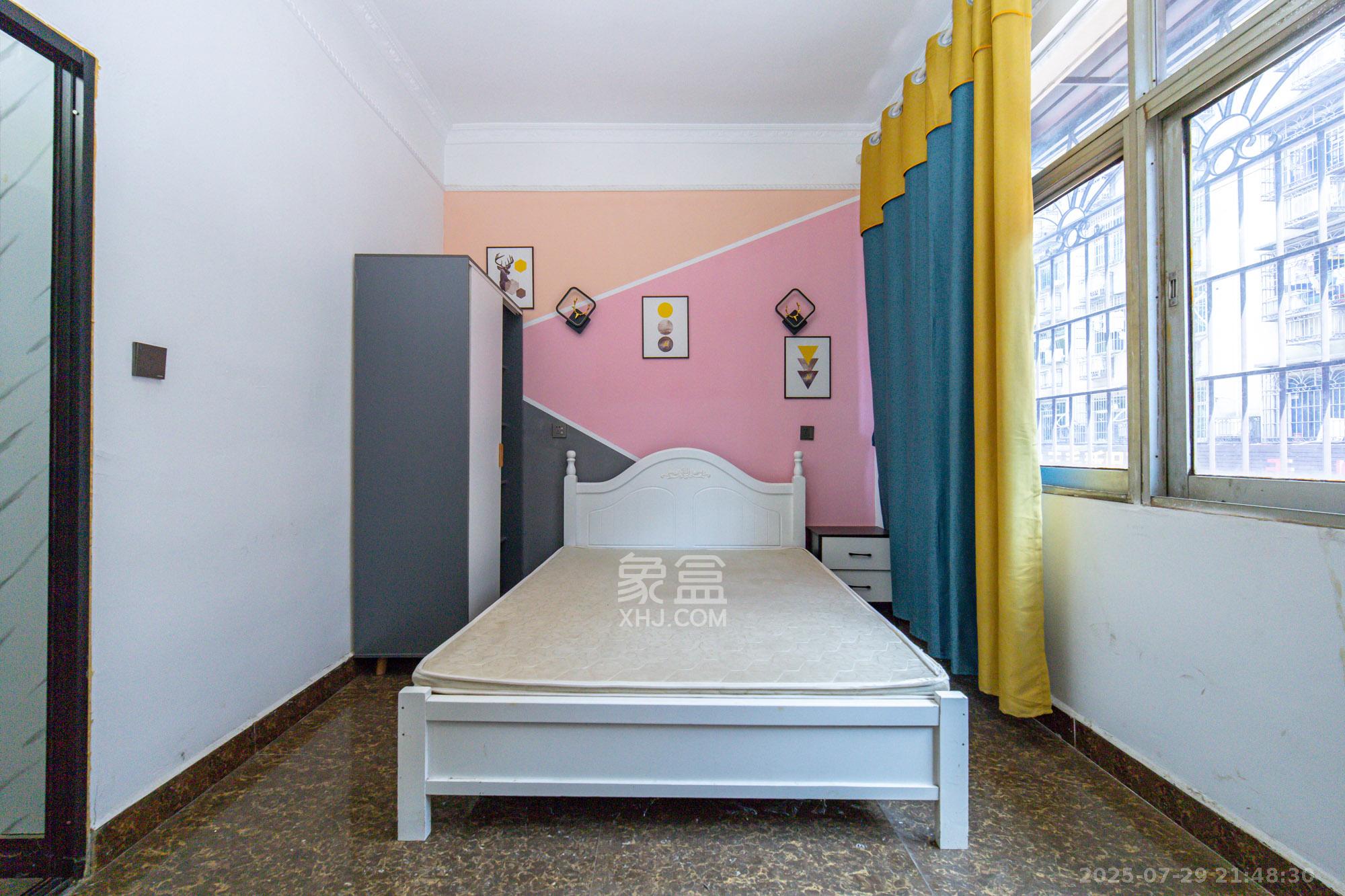 星沙四区 10室0厅4卫 320.0万 星沙四区 10室0厅4卫 320.0万客厅