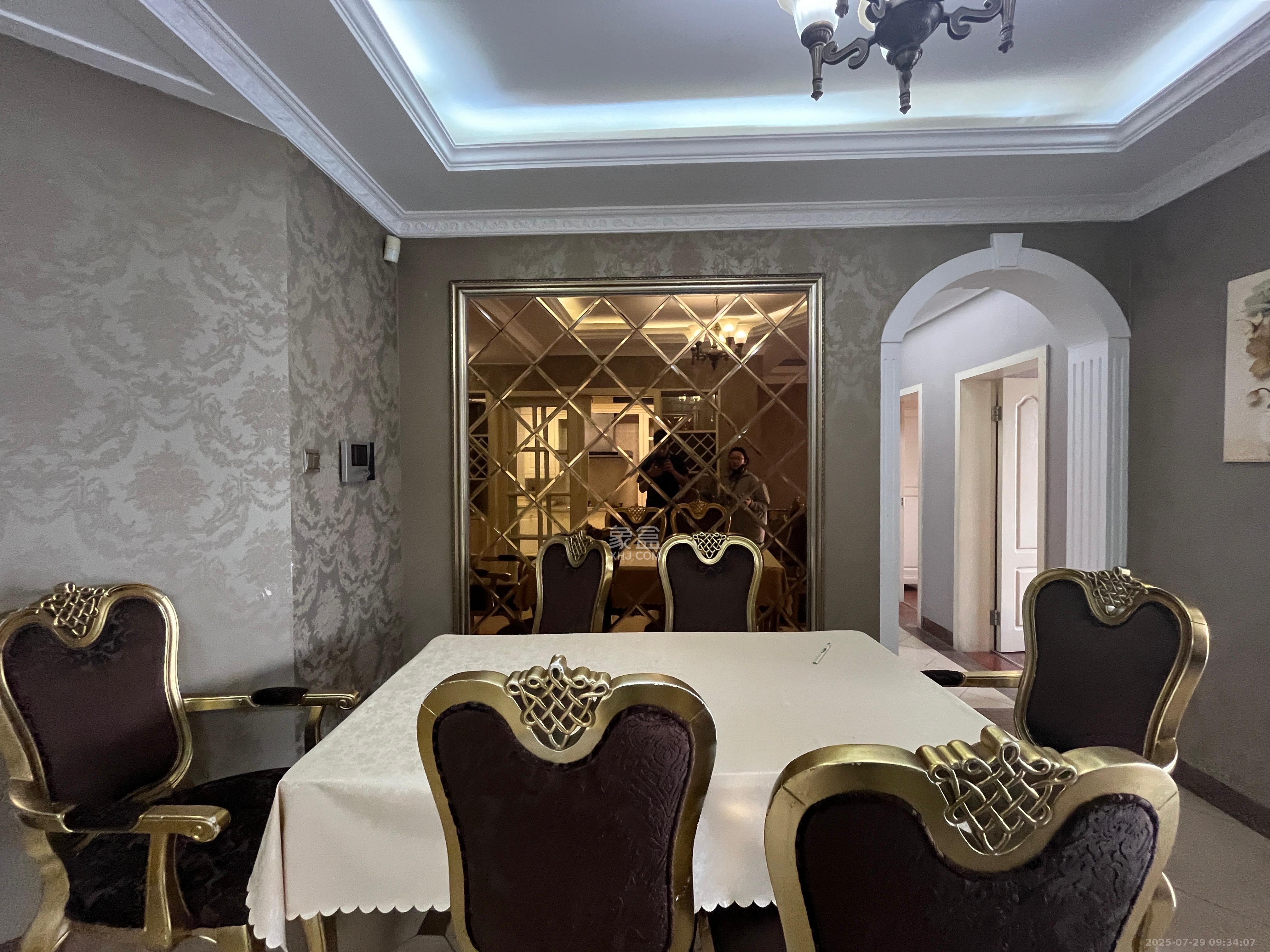 藏珑湖上国际花园 1室2厅1卫 5000.0元/月 藏珑湖上国际花园 1室2厅1卫 5000.0元/月室内图