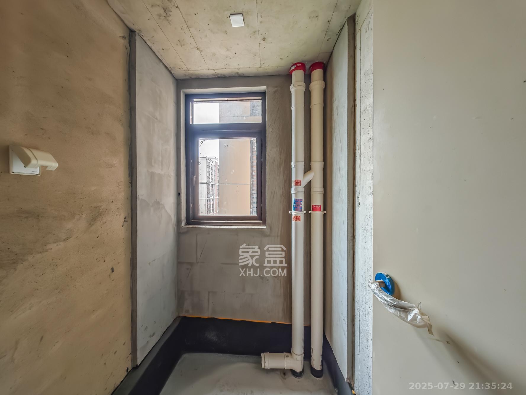 中岭景苑  2室2厅1卫    42.0万 中岭景苑  2室2厅1卫    42.0万卫生间