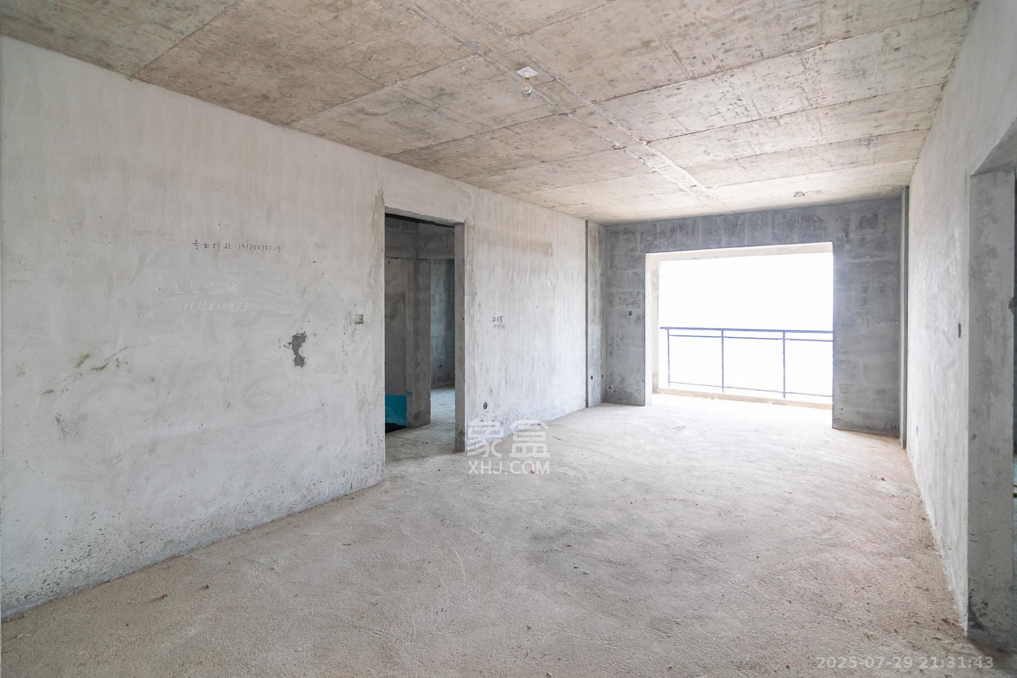 领航公馆  4室2厅2卫    53.0万 领航公馆  4室2厅2卫    53.0万客厅