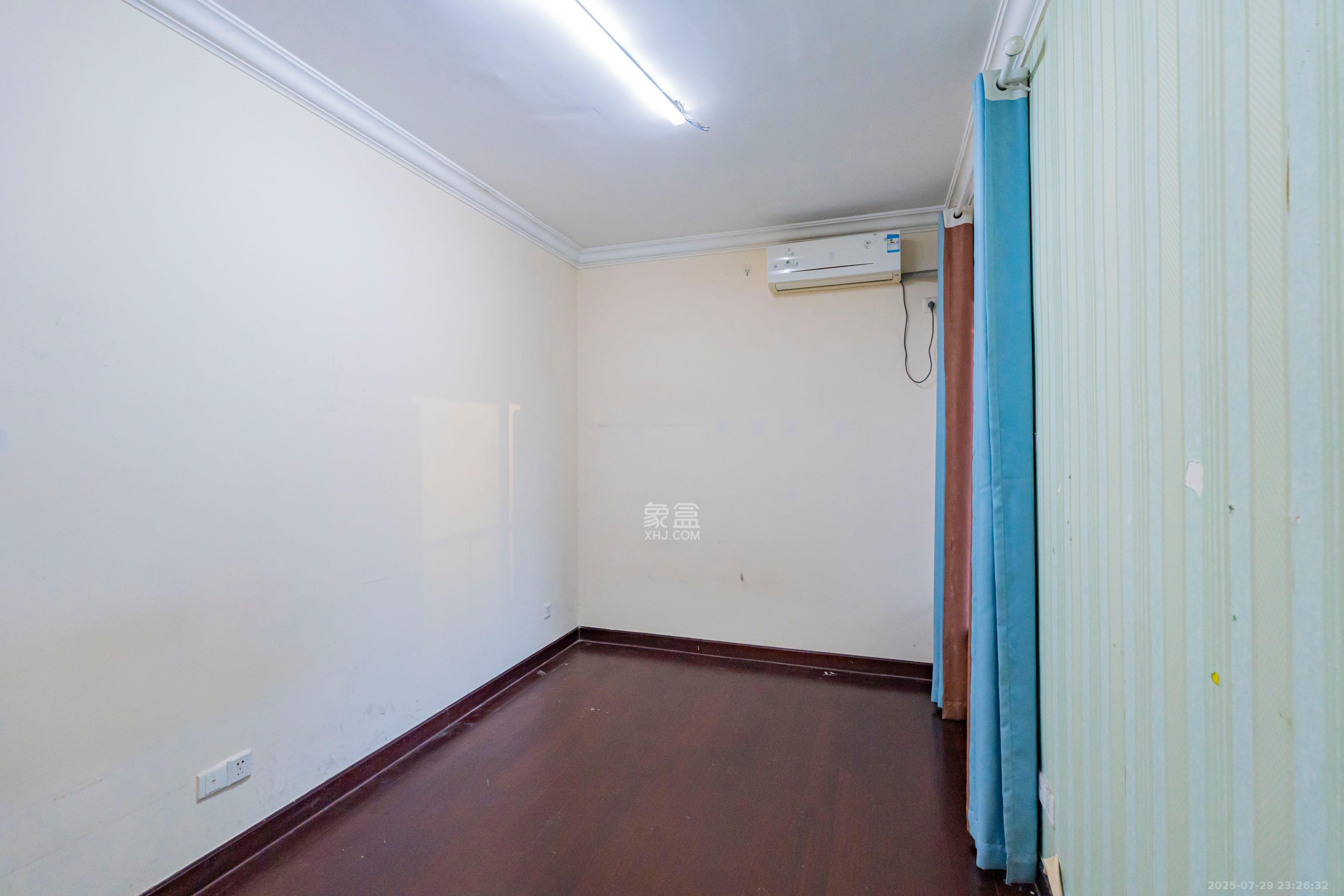 恒大雅苑  3室2厅2卫    115.0万卧室