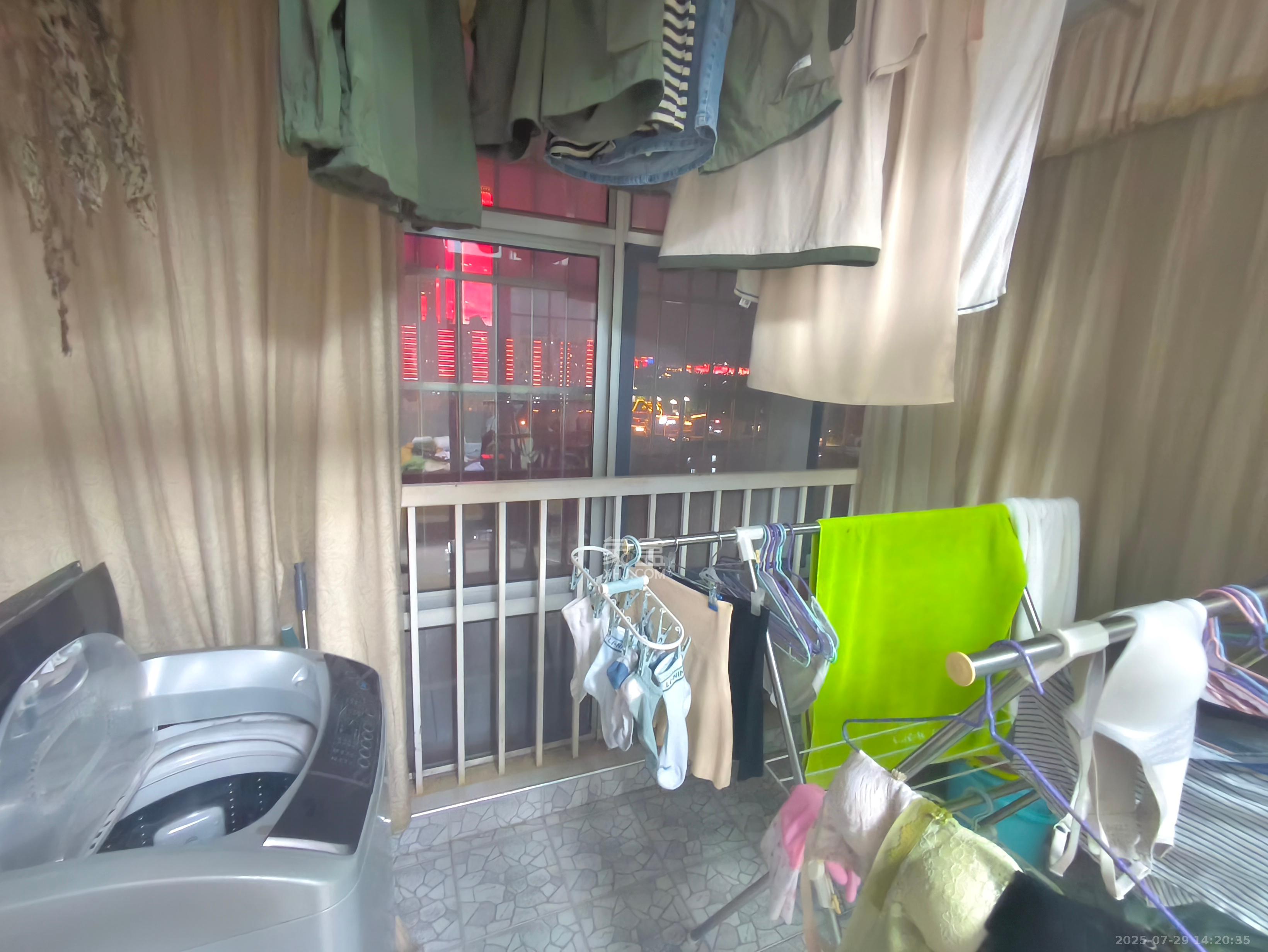 景泰雅苑(景江融城) 2室2厅1卫 2600.0元/月 景泰雅苑(景江融城) 2室2厅1卫 2600.0元/月室内图