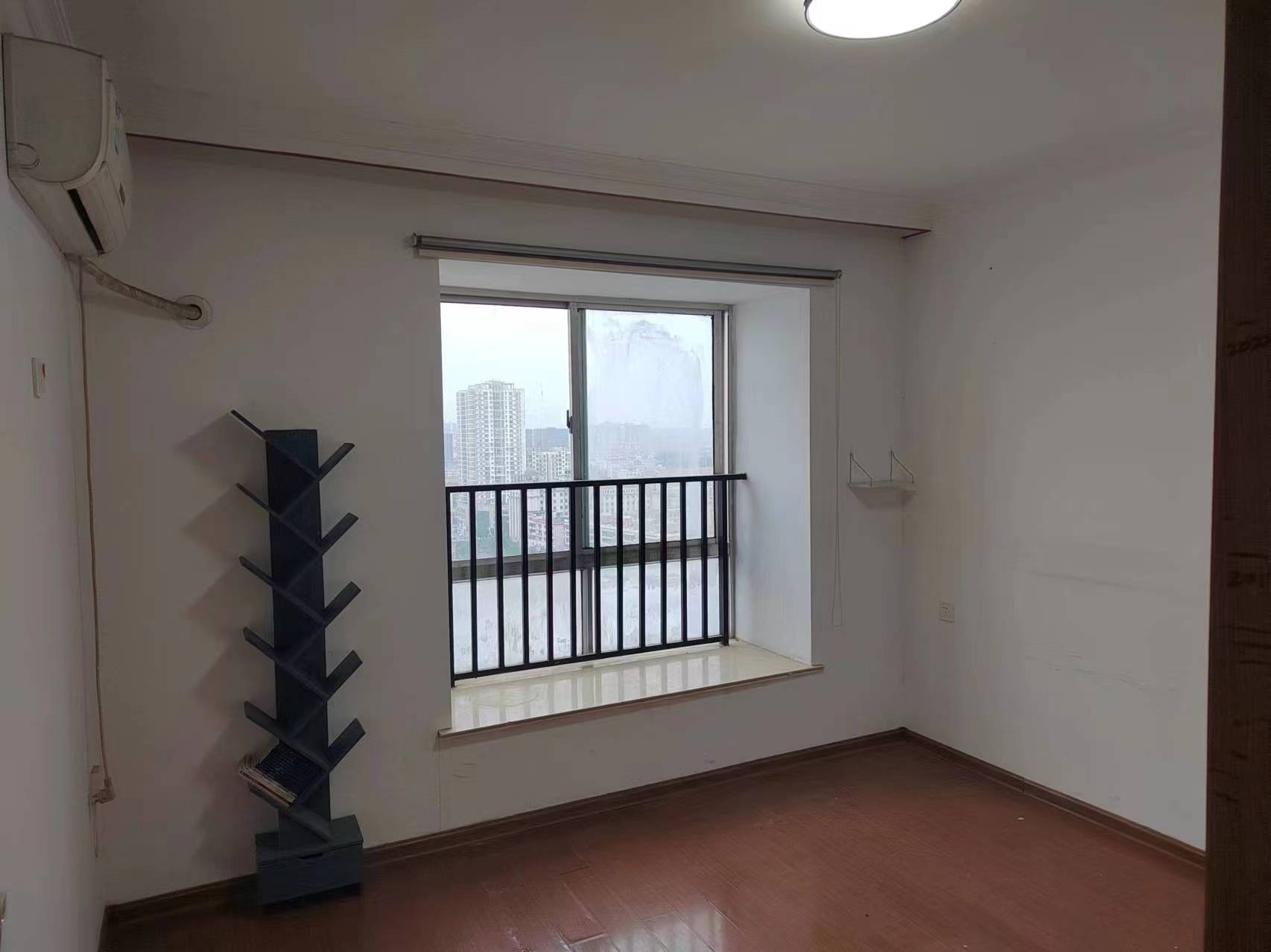 银色现代城 3室2厅2卫 1600.0元/月 银色现代城 3室2厅2卫 1600.0元/月室内图