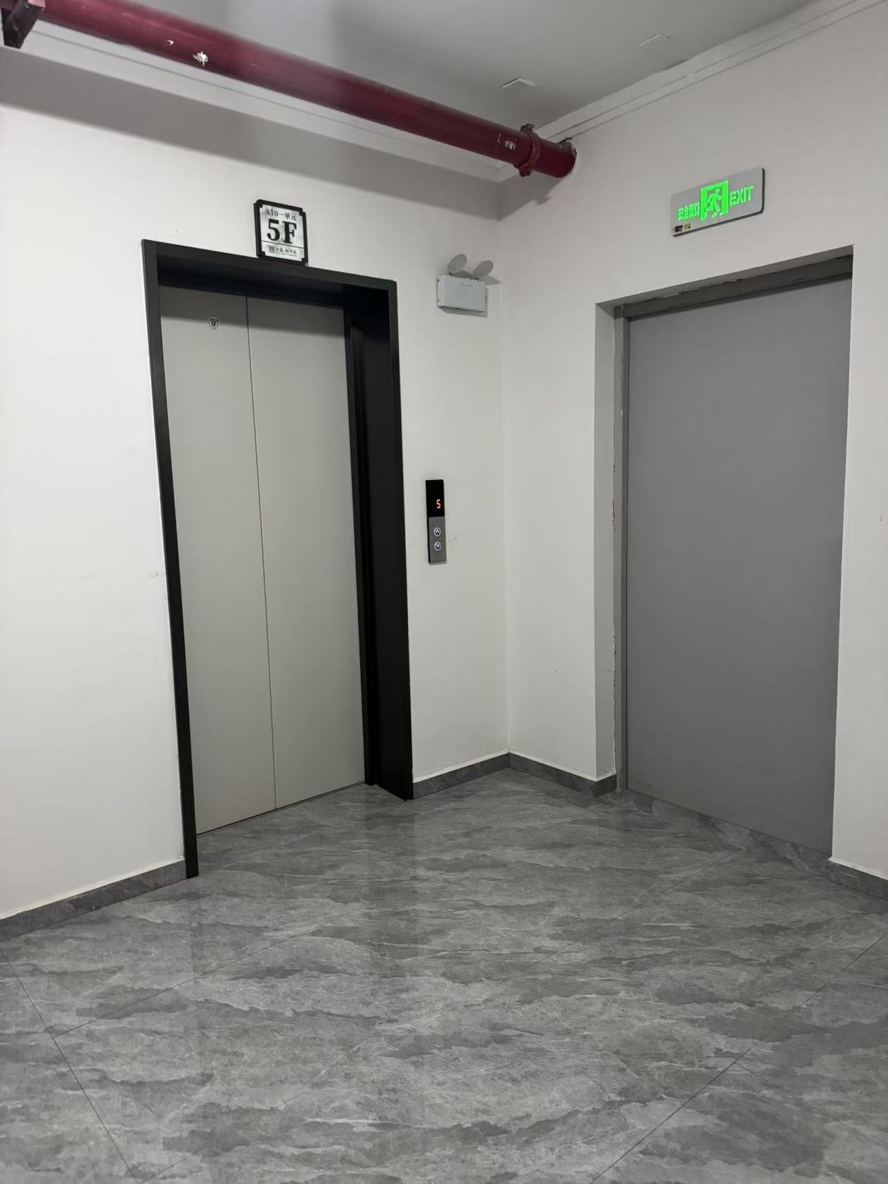 宏盛·新华府  4室2厅2卫   116.80万客厅