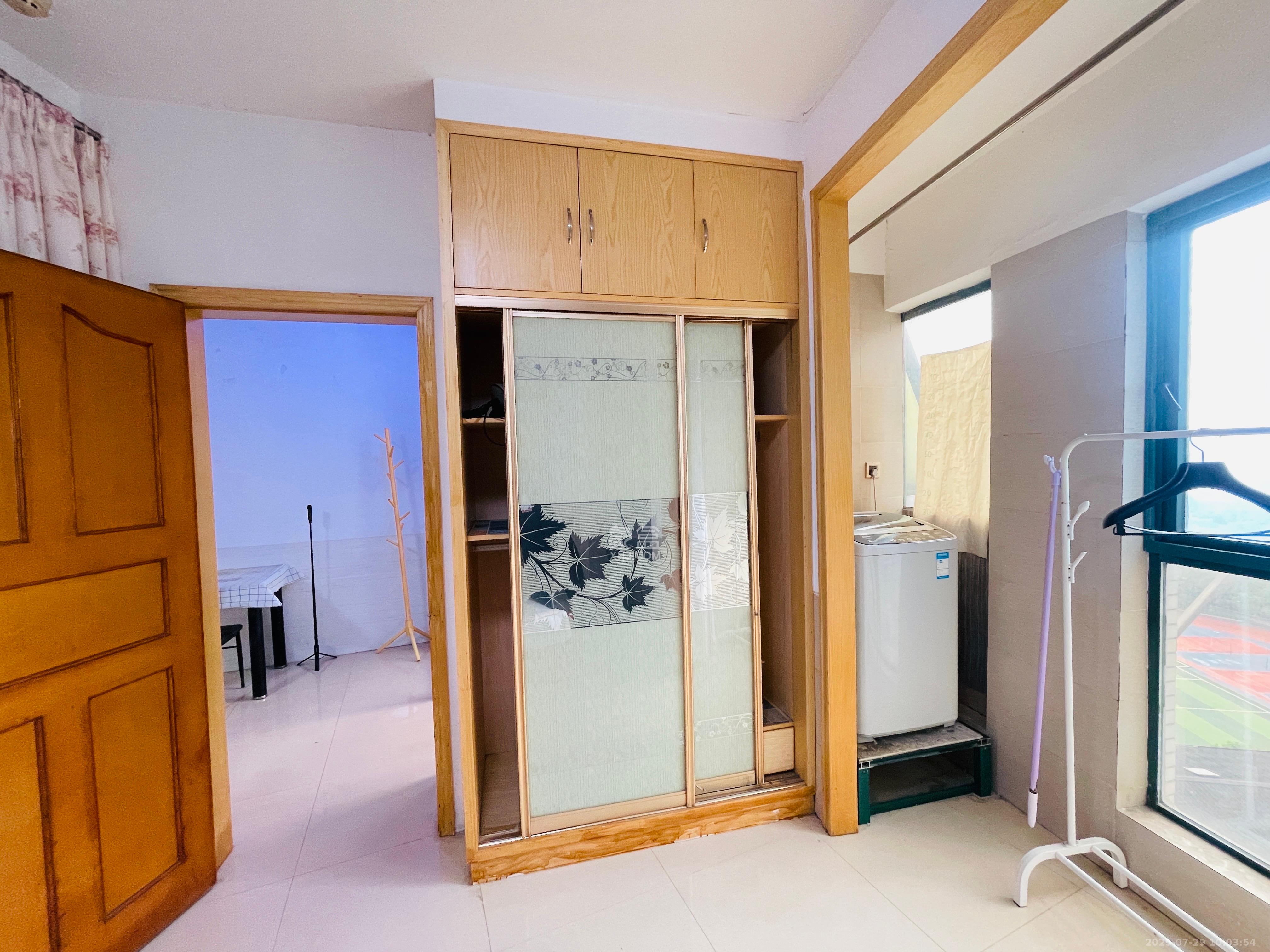 湖韵佳苑  1室1厅1卫   1600.00元/月室内图