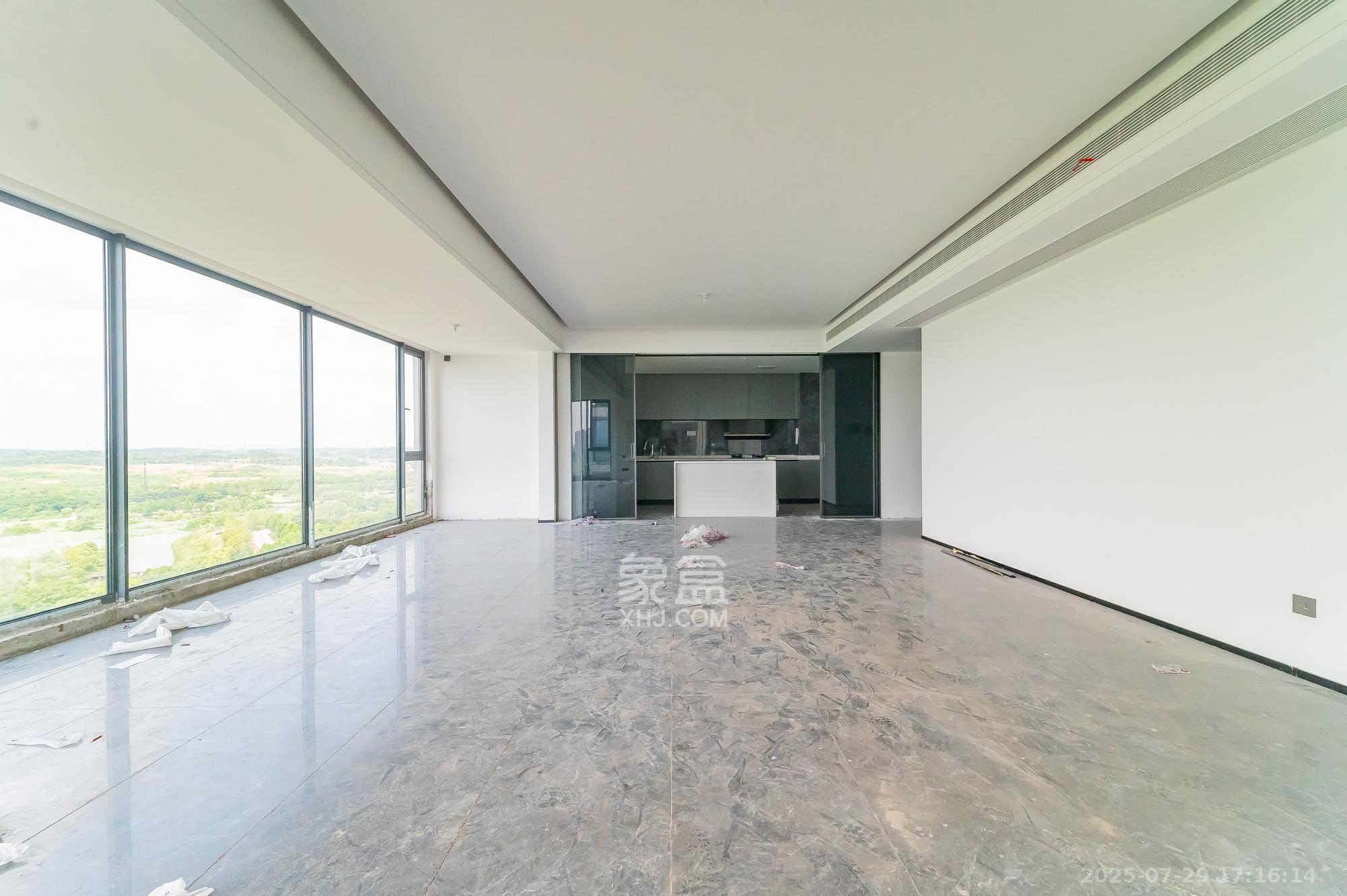 万科松湖天地  4室2厅3卫    395.0万 万科松湖天地  4室2厅3卫    395.0万客厅