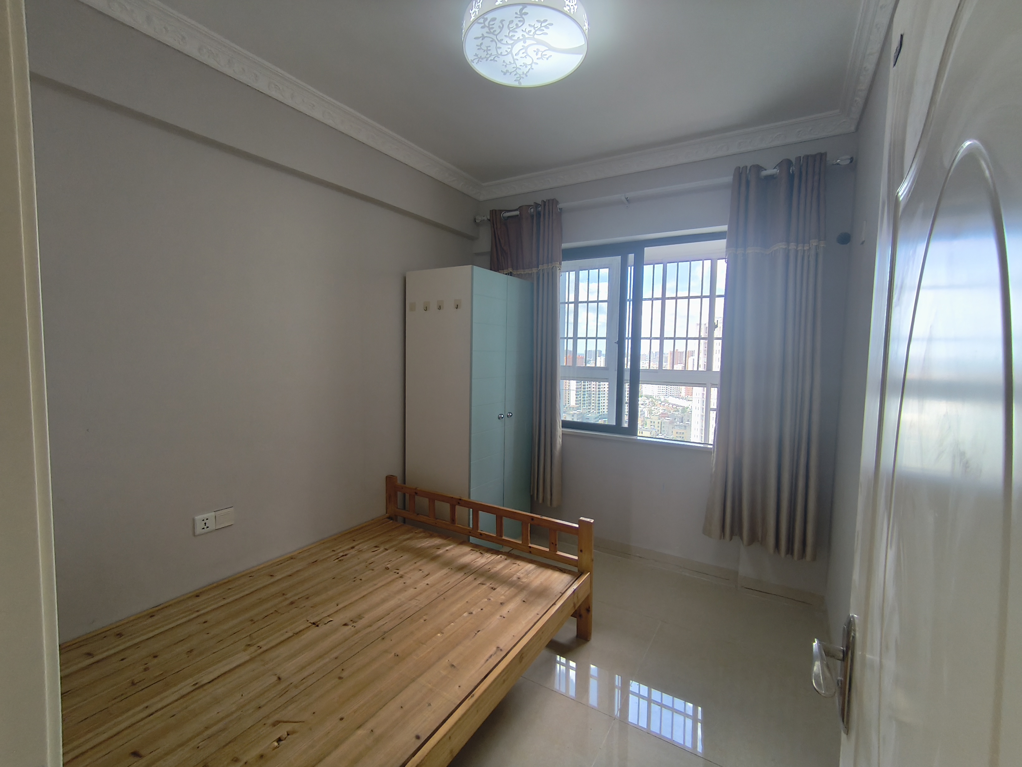 滨江熙岸小区 3室2厅2卫 2700.0元/月 滨江熙岸小区 3室2厅2卫 2700.0元/月室内图