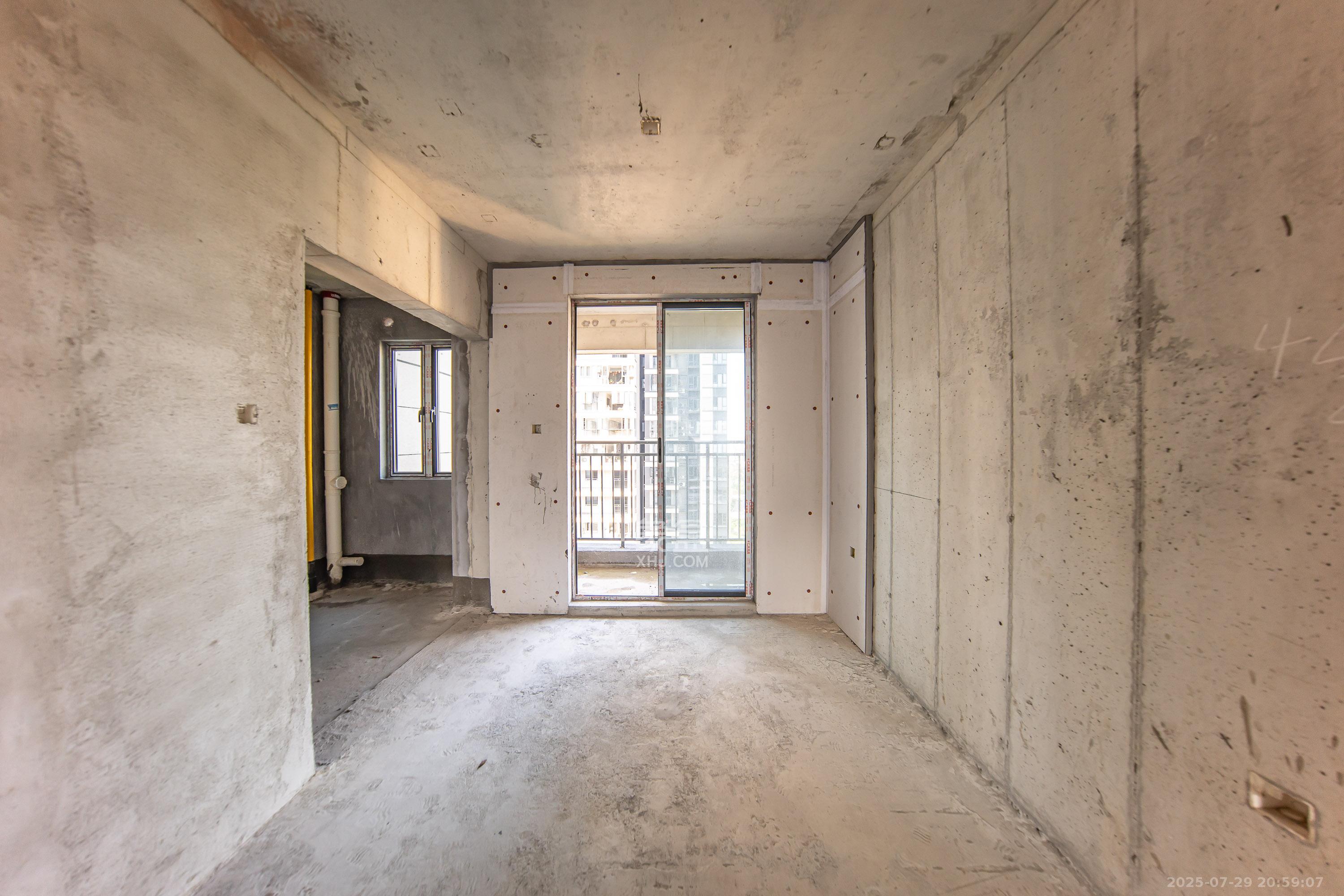 汉唐翰林府  4室2厅2卫    98.0万客厅