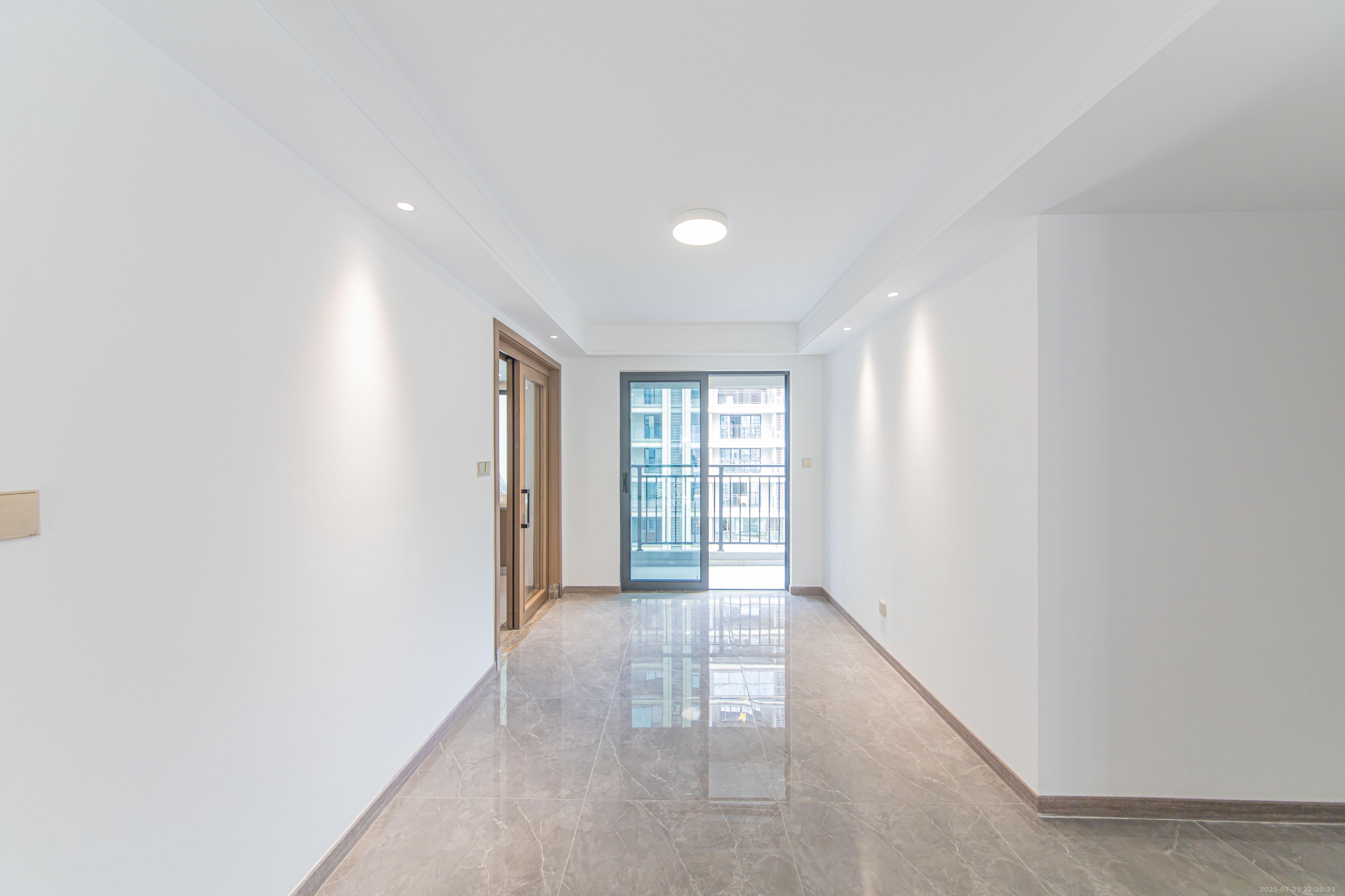 江悦和鸣  4室2厅2卫    220.0万客厅