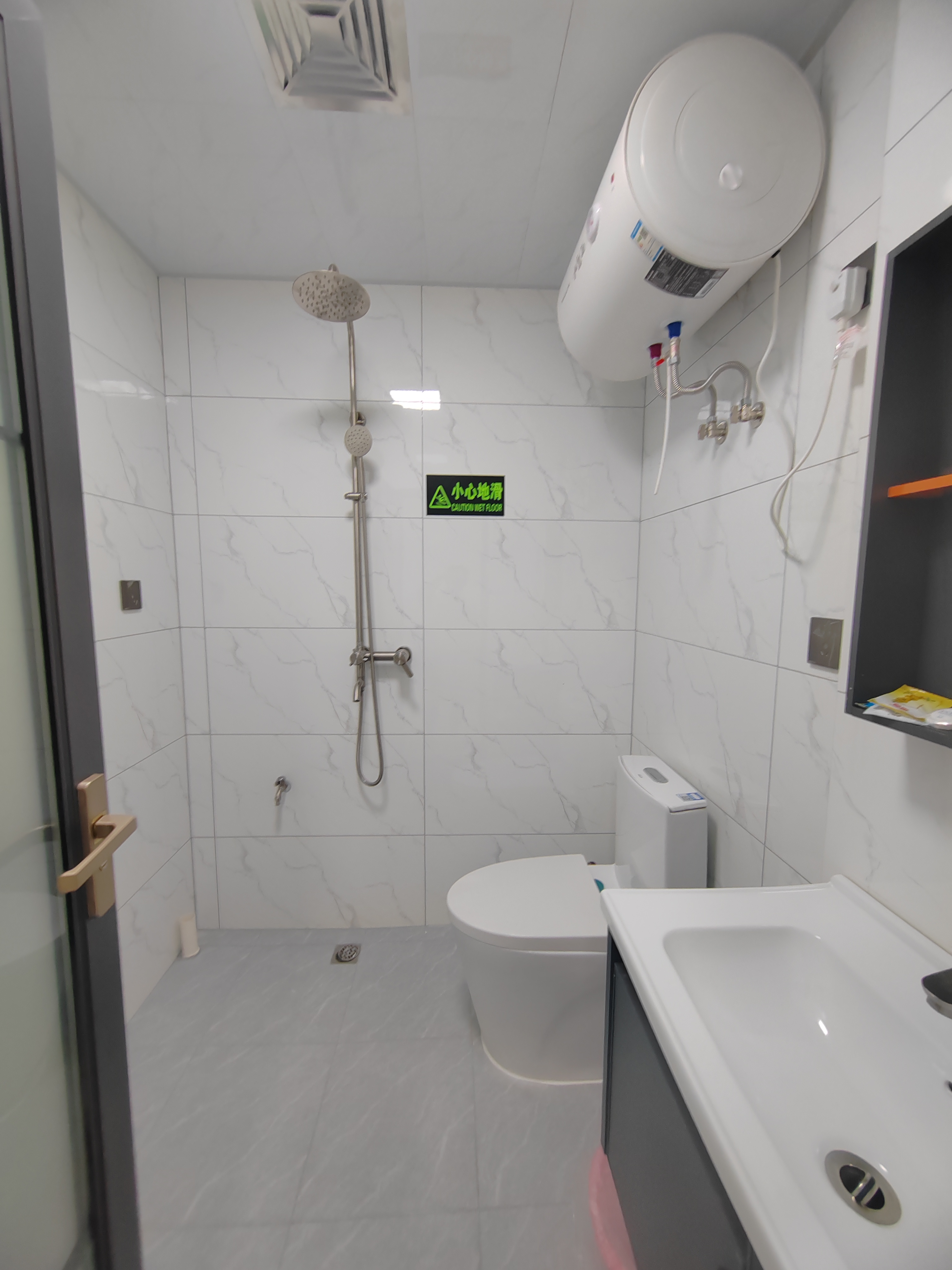 滨海新都 2室1厅1卫 2500.0元/月 滨海新都 2室1厅1卫 2500.0元/月室内图