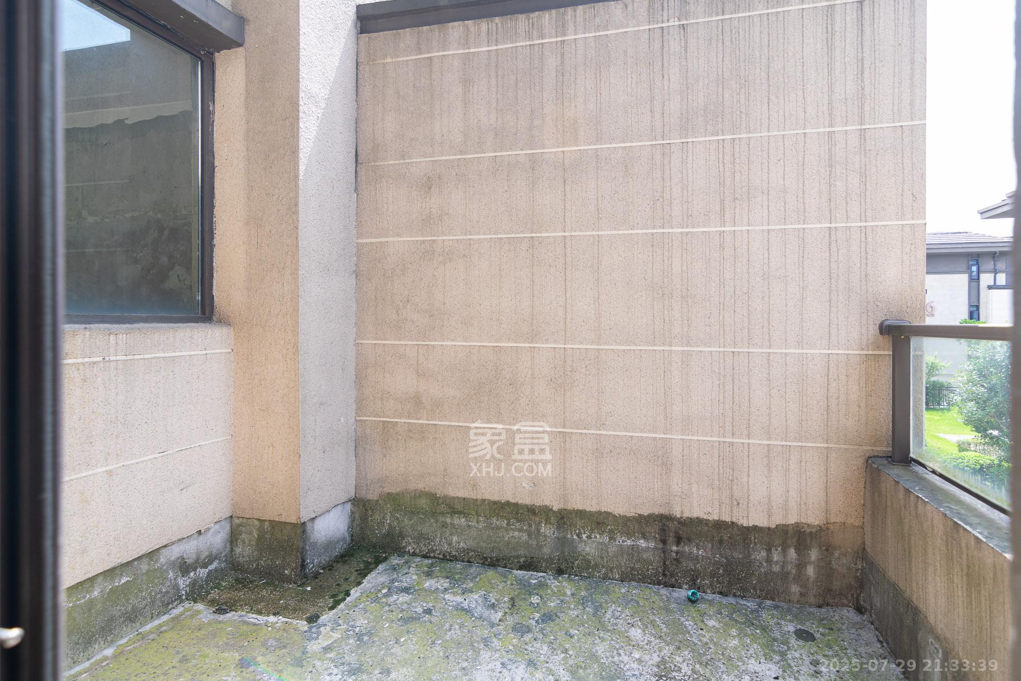 华润桃源里  5室3厅3卫   140.00万阳台