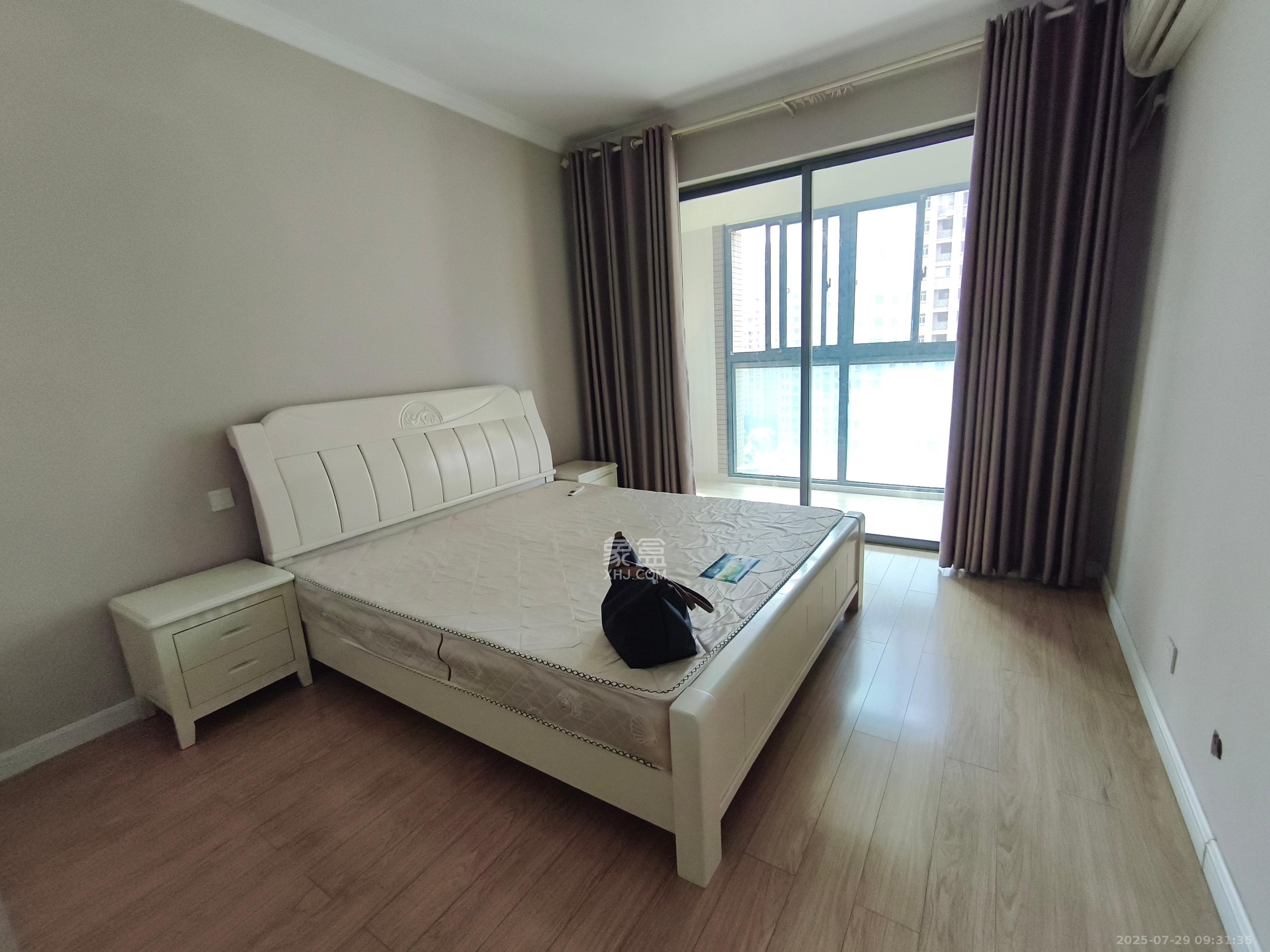 八方小区C区  3室2厅2卫    4200.0元/月 八方小区C区  3室2厅2卫    4200.0元/月室内图