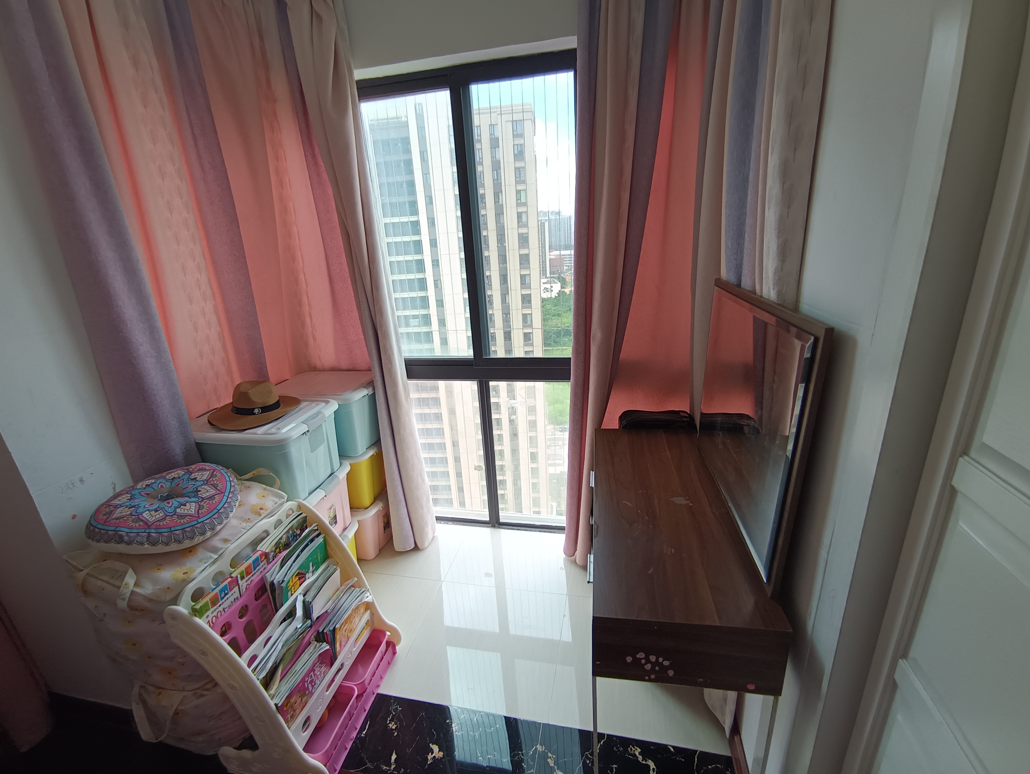 中海锦城 3室2厅2卫 165.0万 中海锦城 3室2厅2卫 165.0万客厅