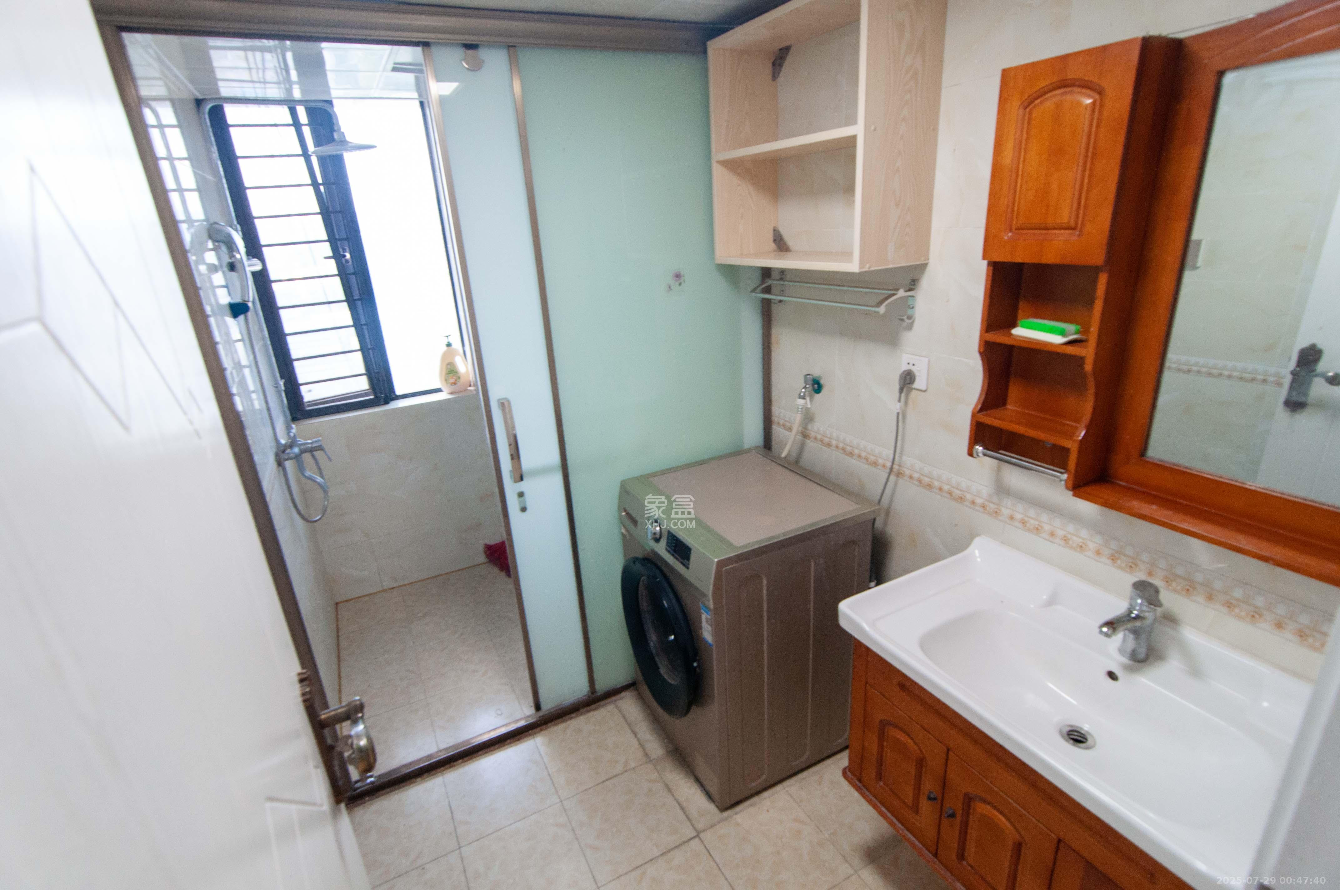 振业城二期 4室2厅2卫 188.0万 振业城二期 4室2厅2卫 188.0万卫生间